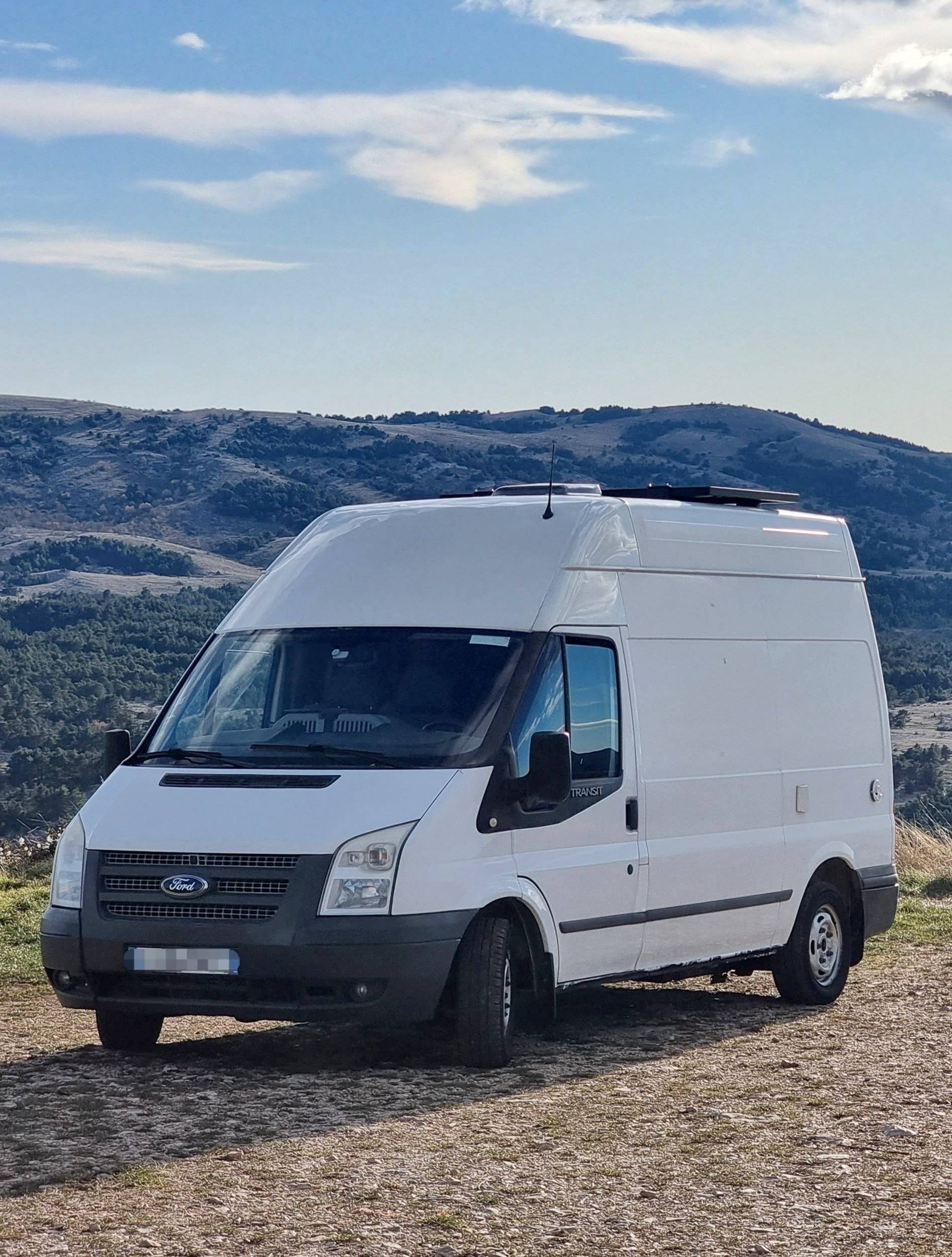 Front view from 3/4 Ford - Yescapa