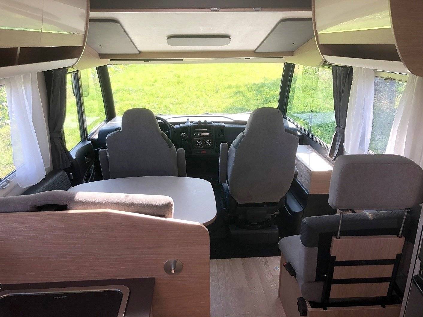 Dining Area Fiat Ducato 2,3 l 148 ch - Yescapa