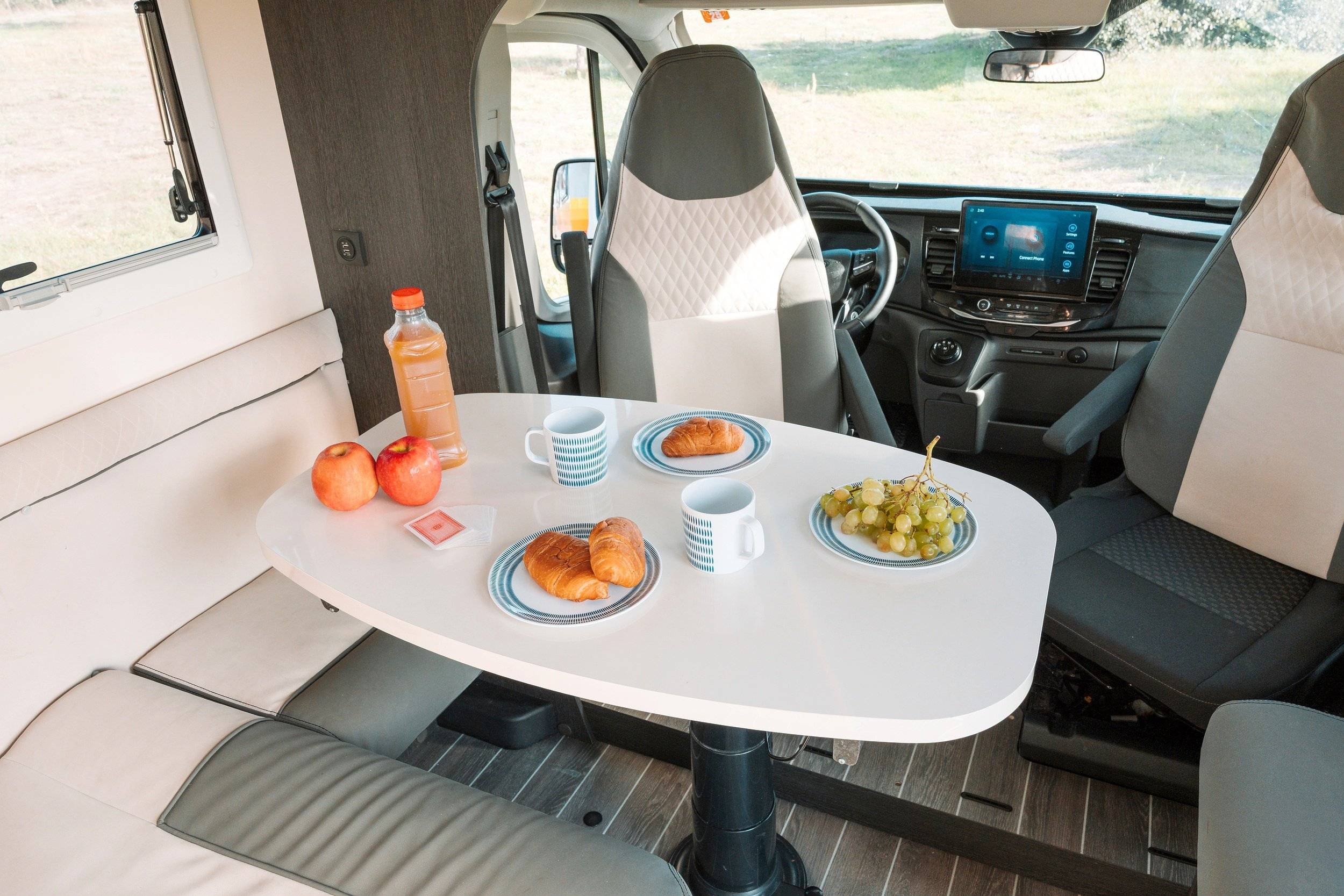 Outro Eu Comfort Family 5 Auto Select Eu Comfort Family 5 Auto Select - Yescapa