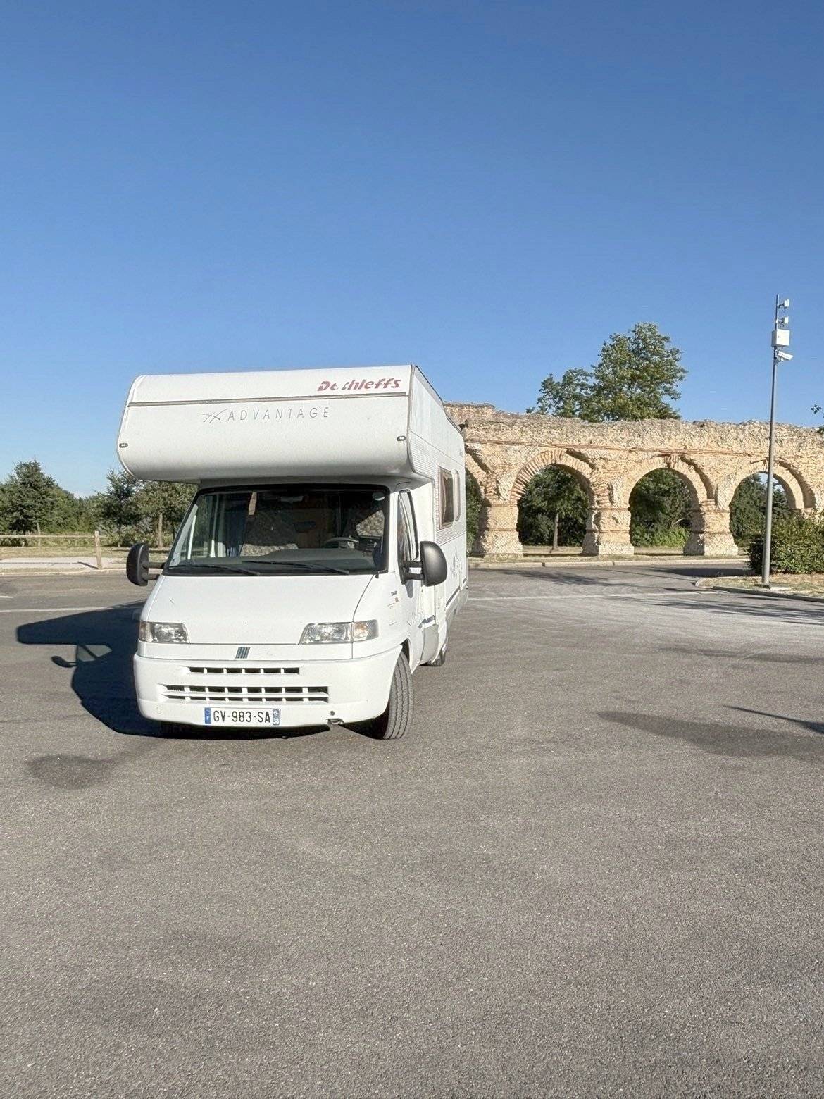 Vista del vehículo ángulo delantero Fiat Ducato 2,8 | 130cv - Yescapa