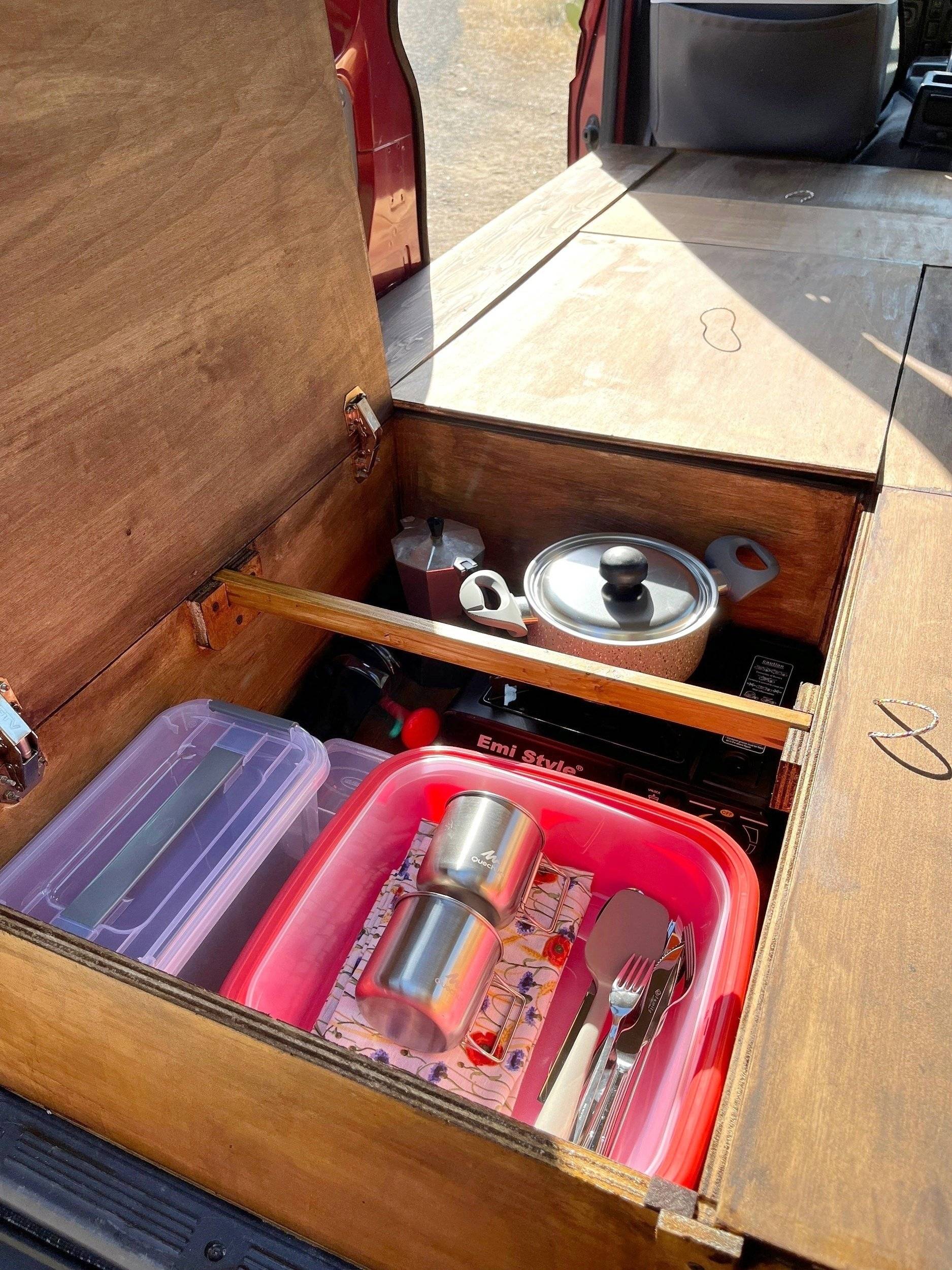 Angolo cucina Nissan Vanette - Yescapa