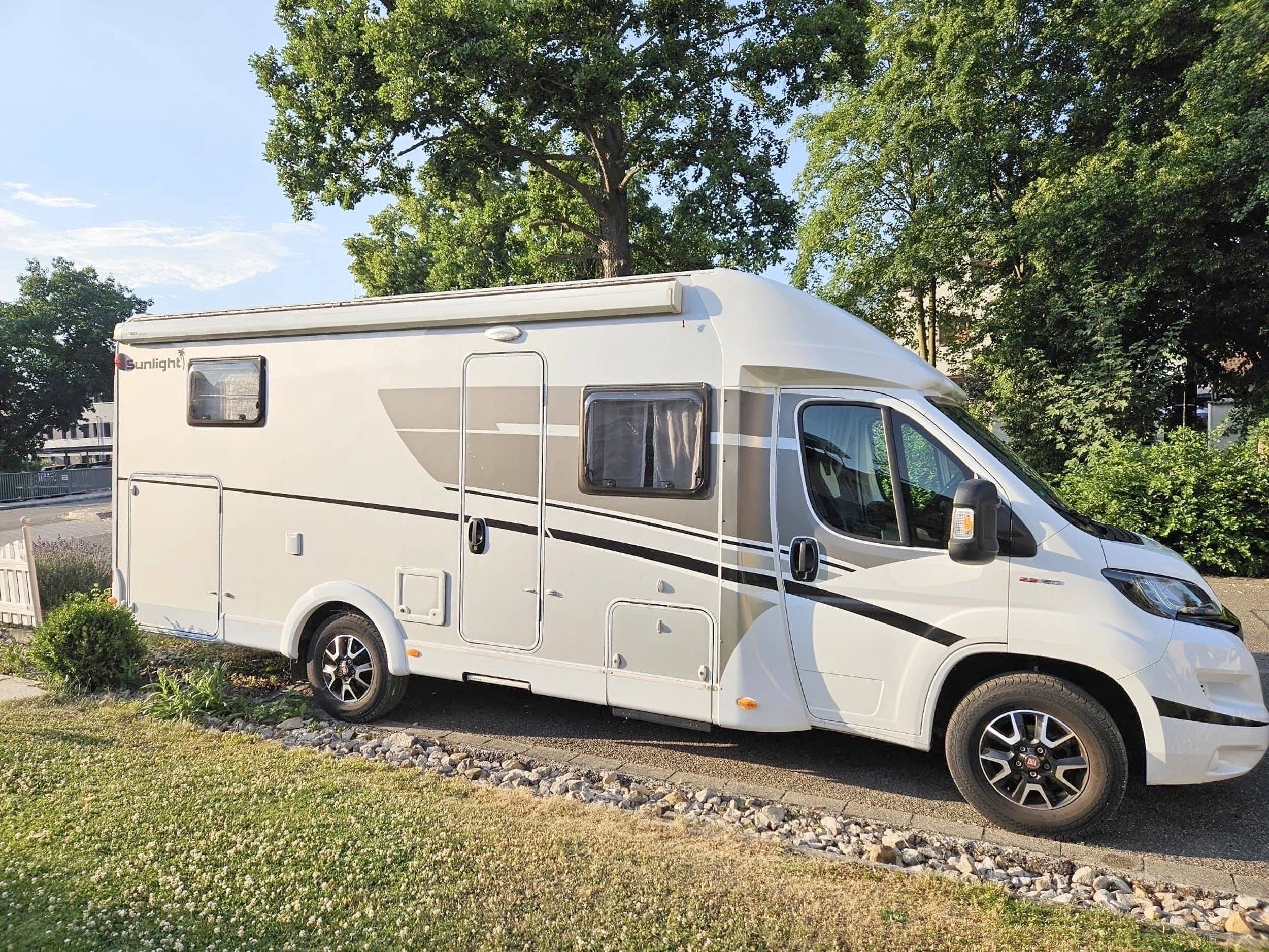 Vista del vehicle angle davanter Fiat - Yescapa