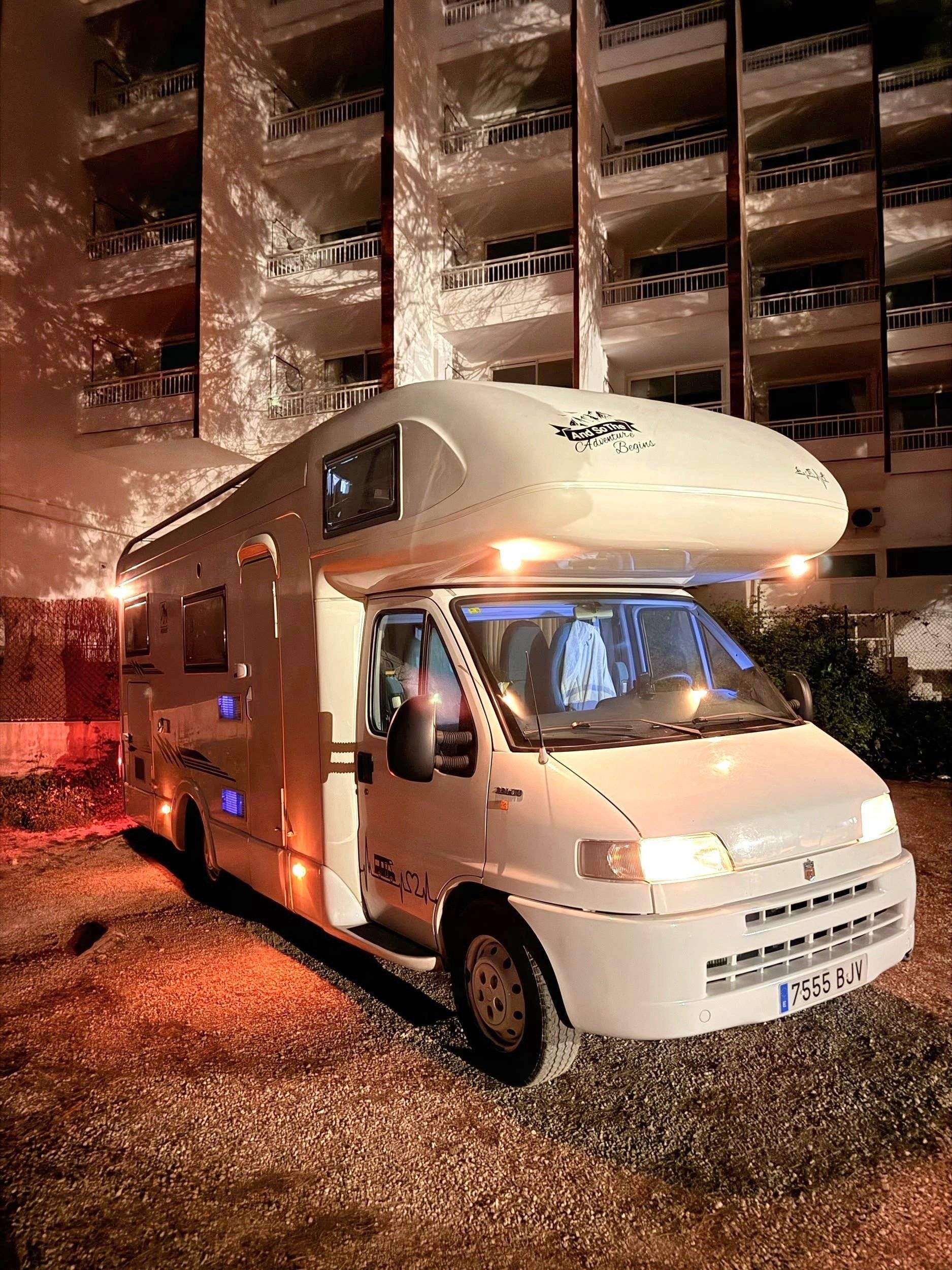 Front view from 3/4 Fiat 2.8JTD - Yescapa