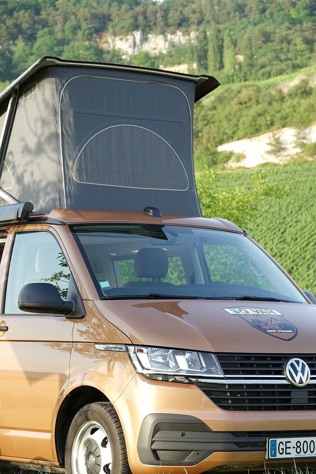 Front view from 3/4 Volkswagen California Coast - Yescapa