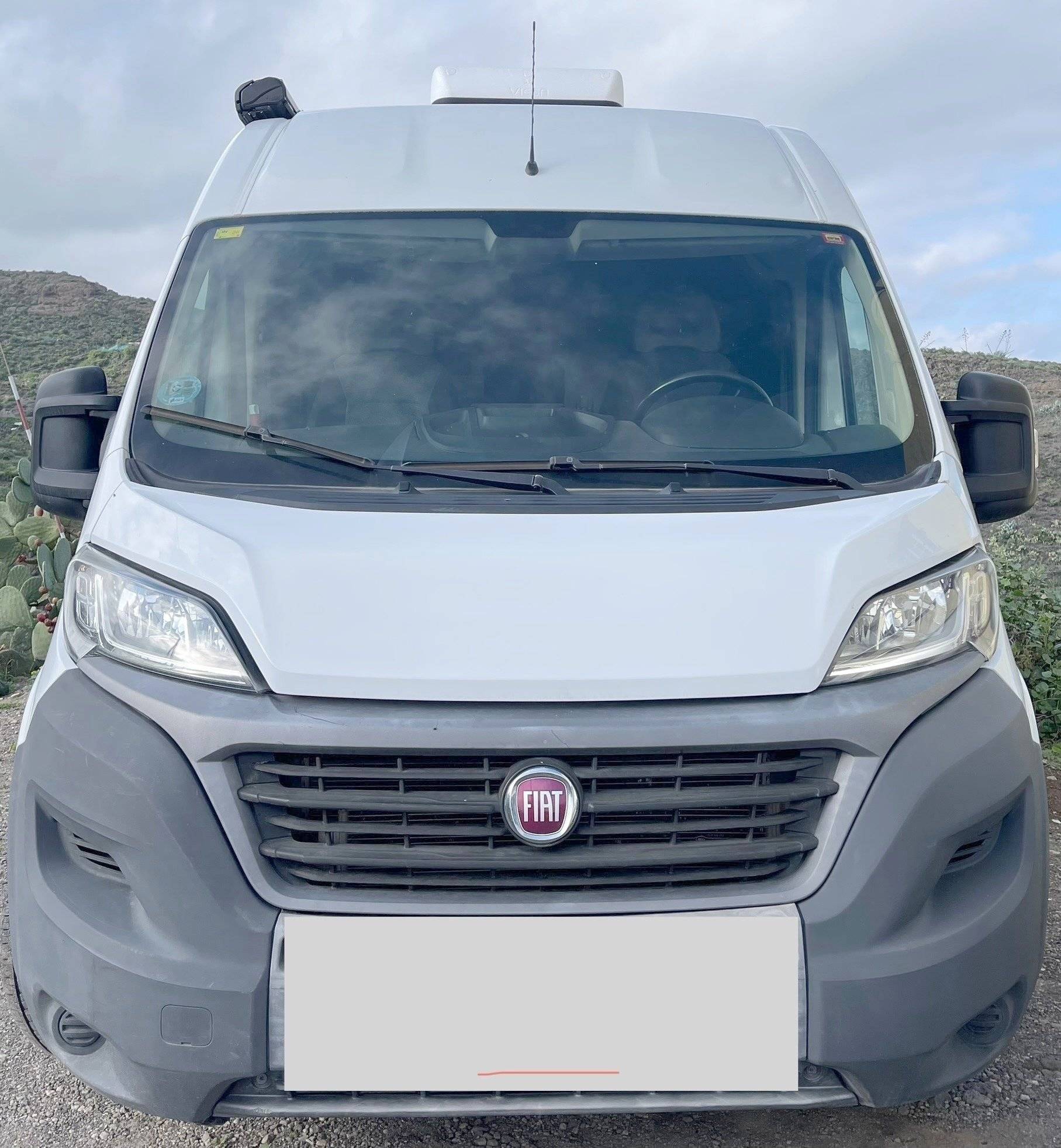 Vista frontale a ¾ Fiat Ducato 2,3 l Multijet 130 ch. - Yescapa