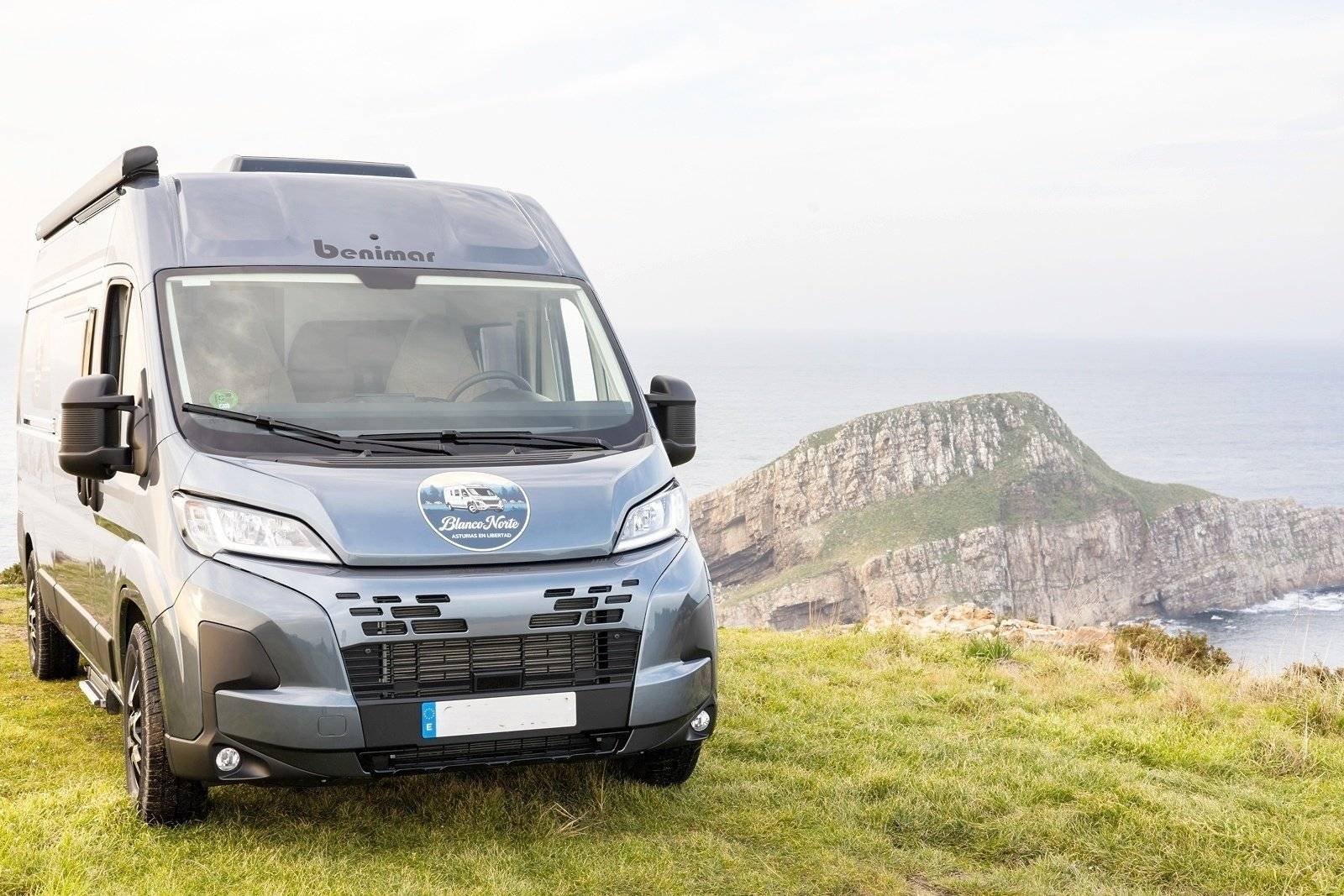 Vista del vehicle angle davanter Fiat - Yescapa