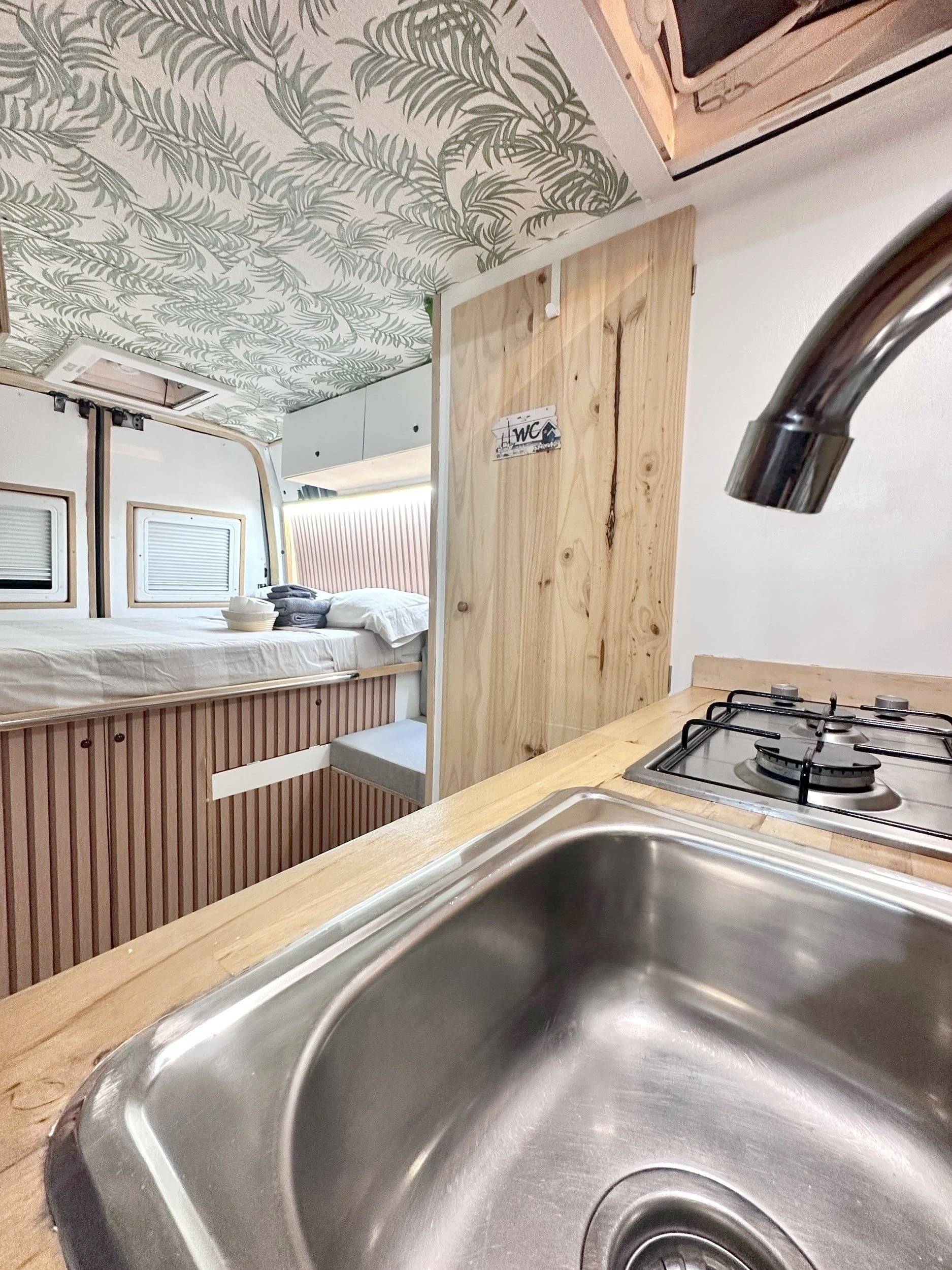 Dinette Nissan Interstar - Yescapa