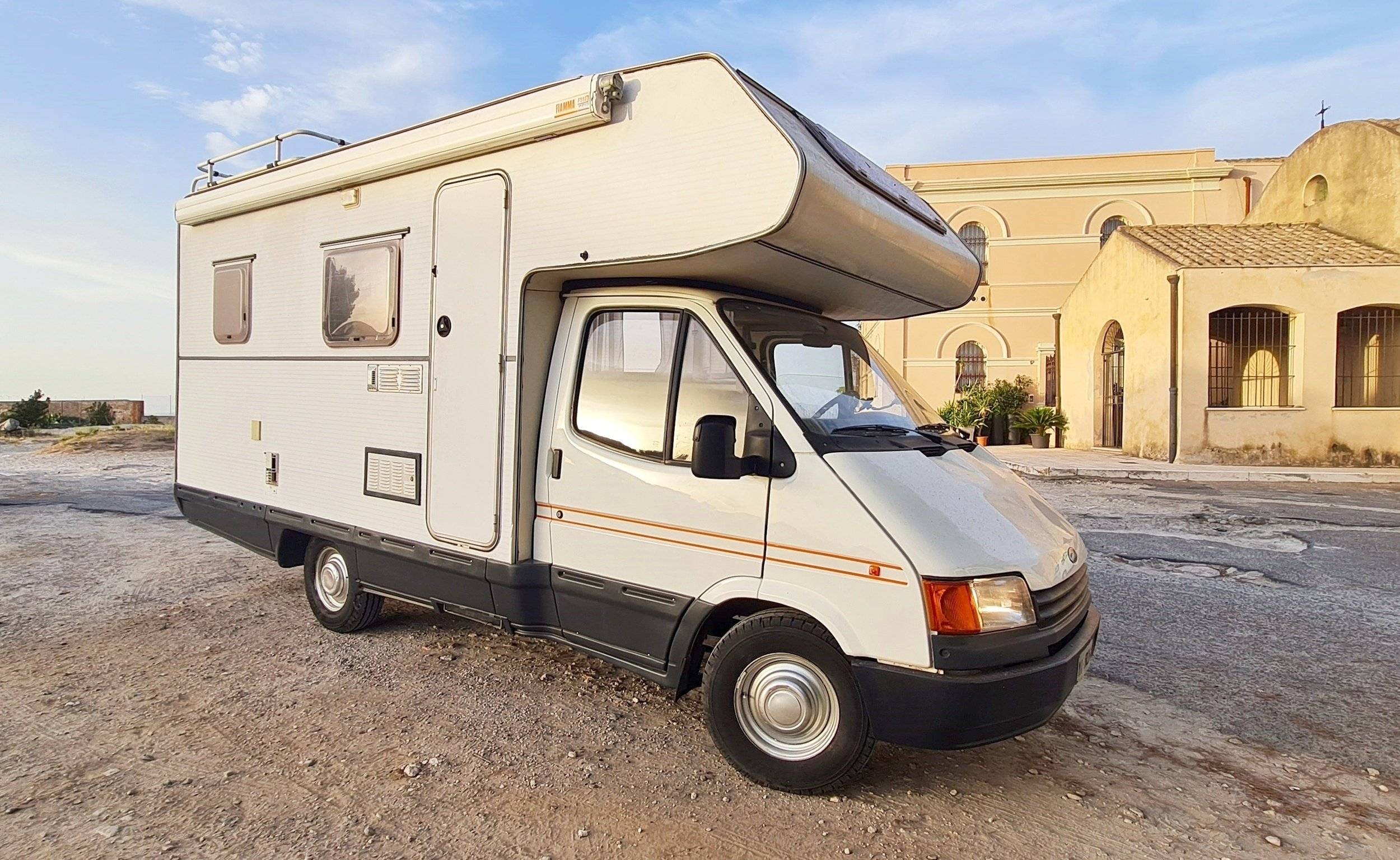 Posizione Mansardato Cagliari C.I. ford transit 82130 Yescapa