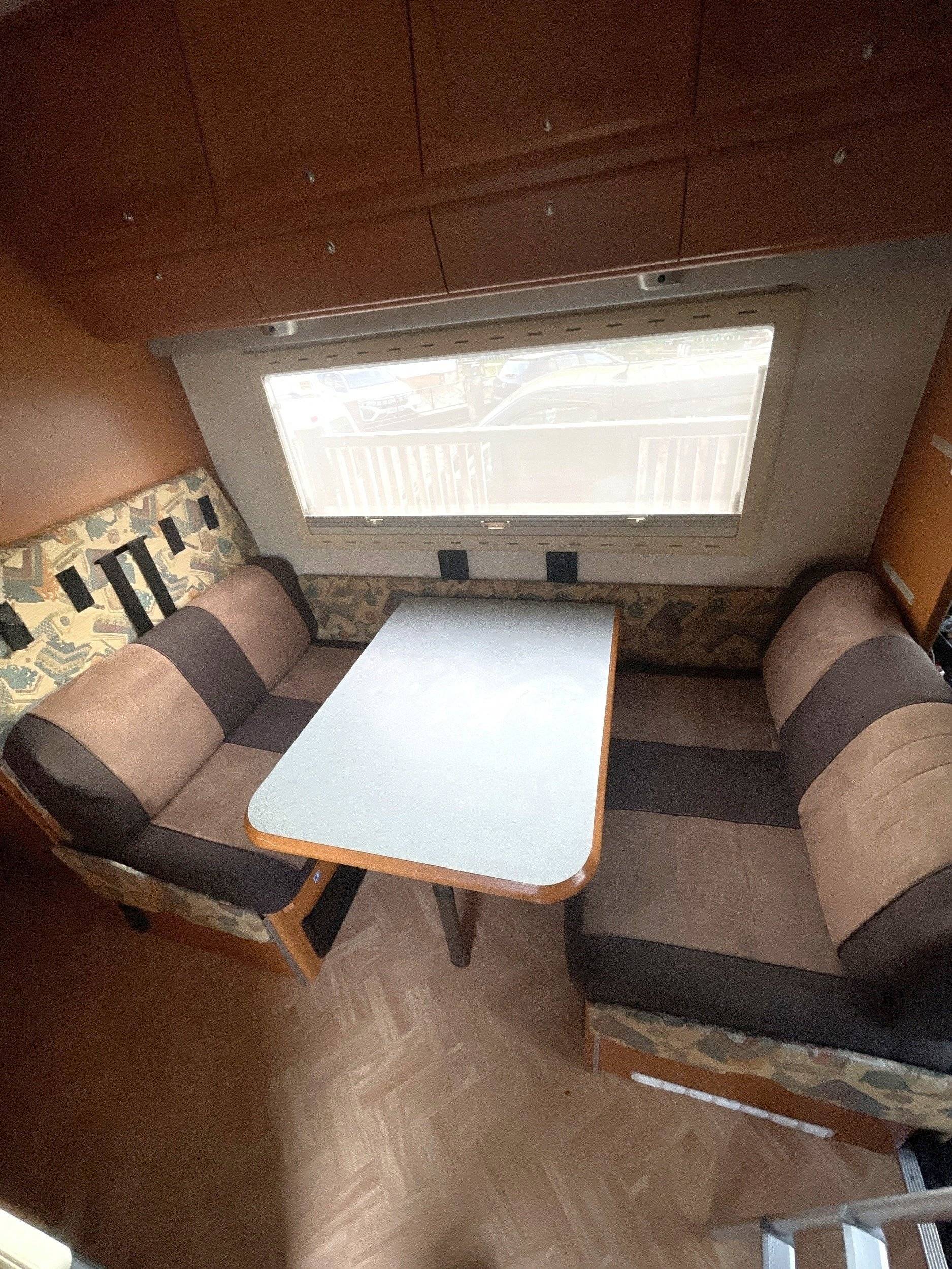 Dinette Fiat Ducato 2.8 JTD - Yescapa