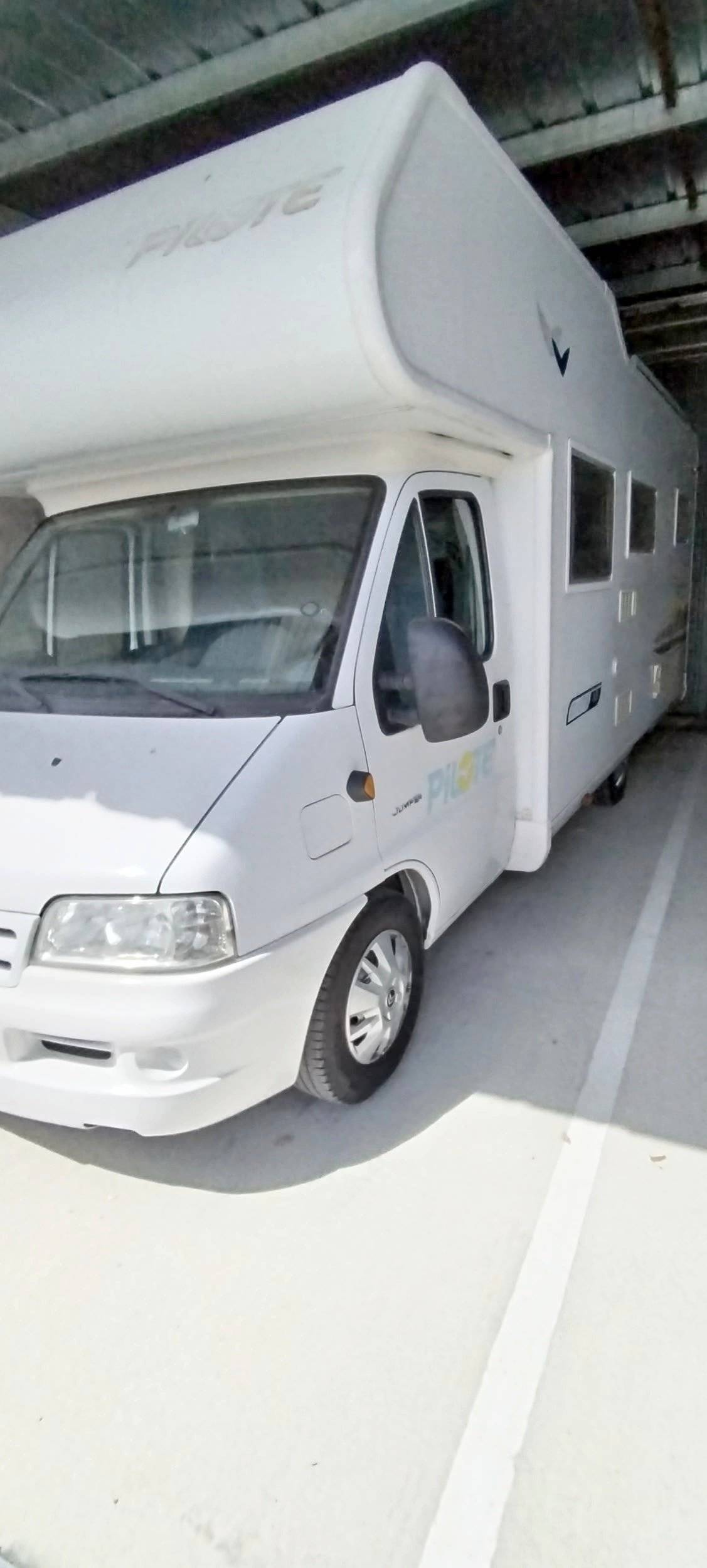 Vista de 3/4 Citroën Jumper 2.8l - Yescapa