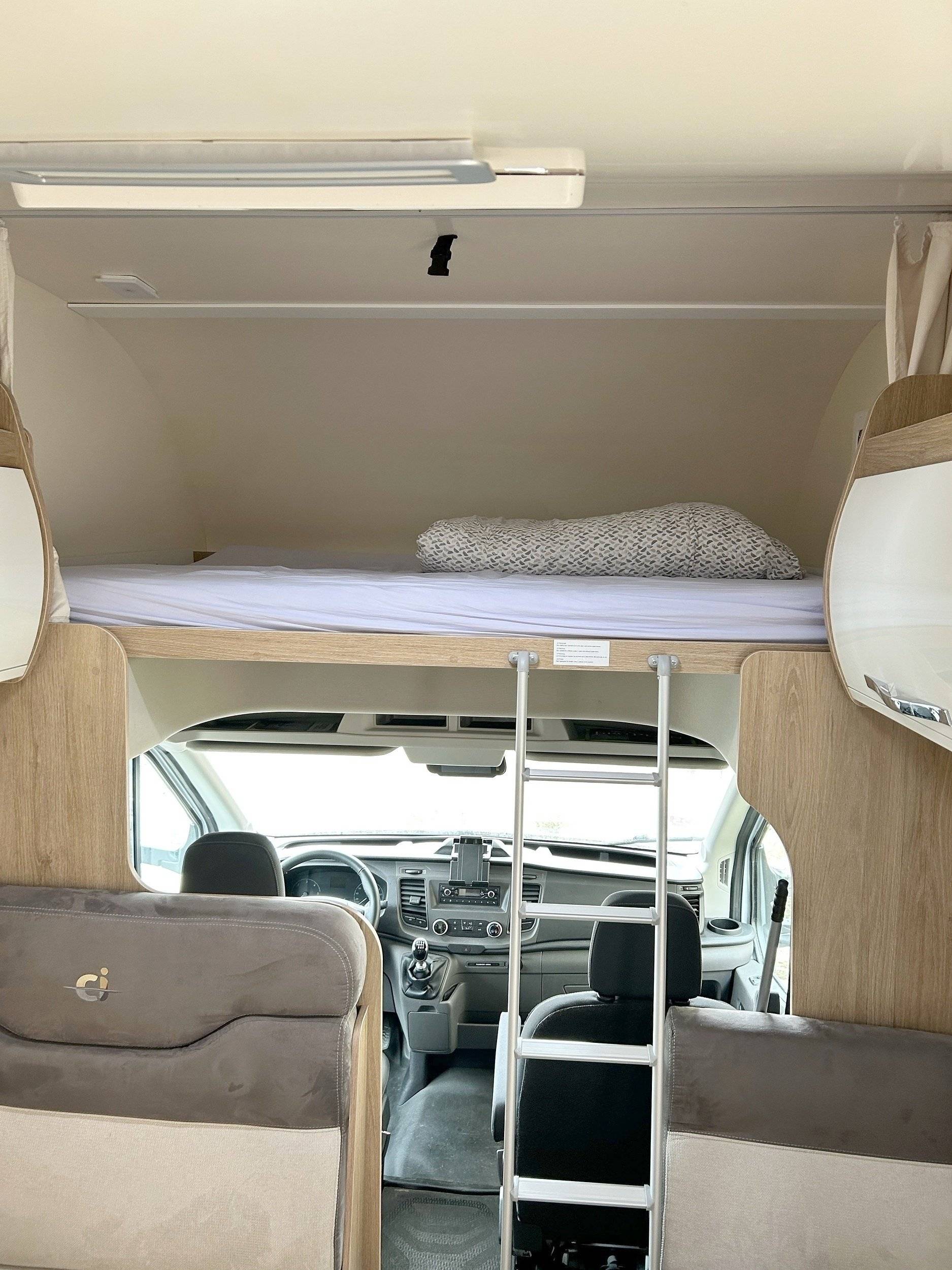 Couchages Ford Transit 2,0 l 130 ch - Yescapa