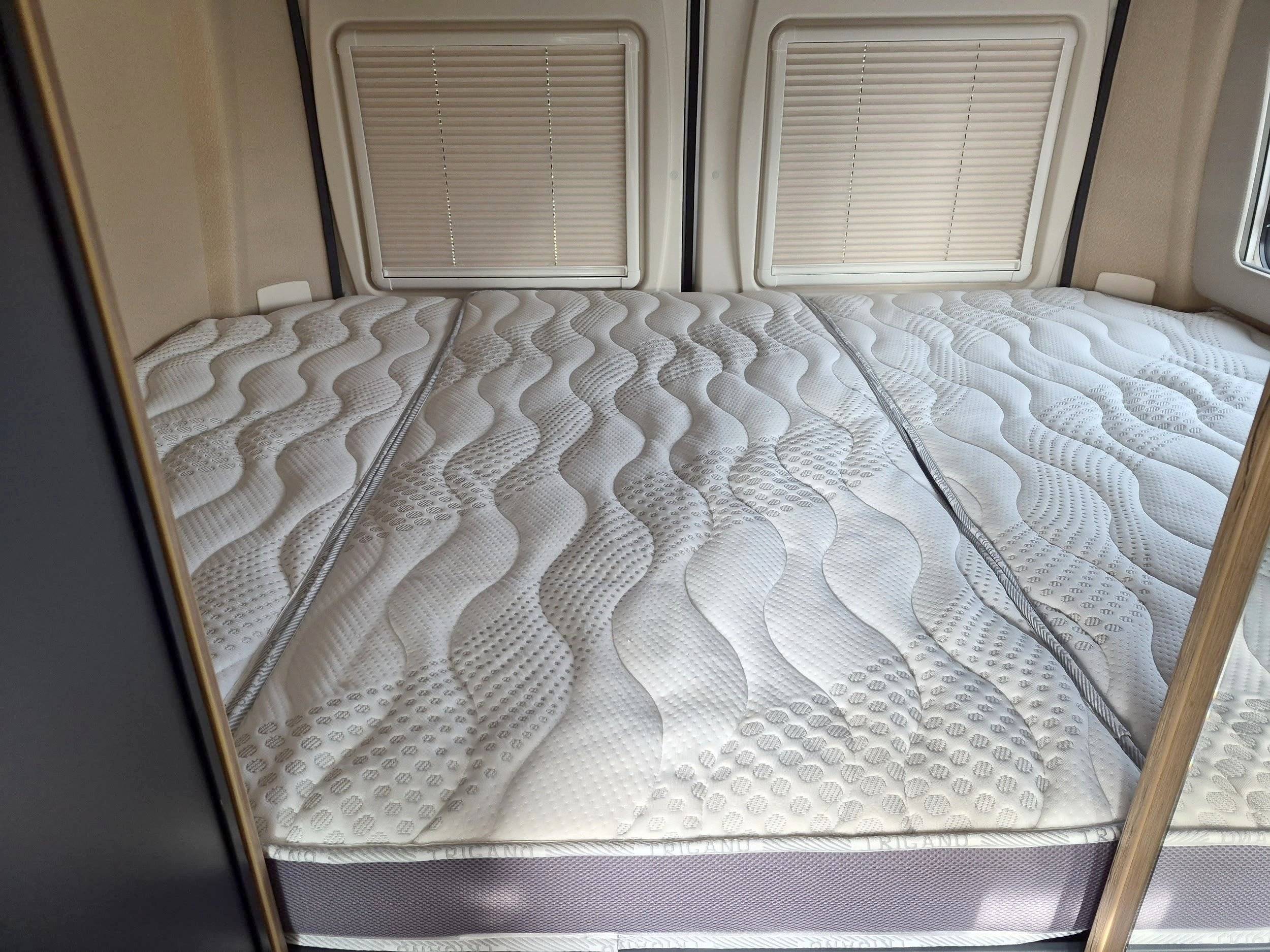 Berth Fiat Ducato 2,2 140ch - Yescapa