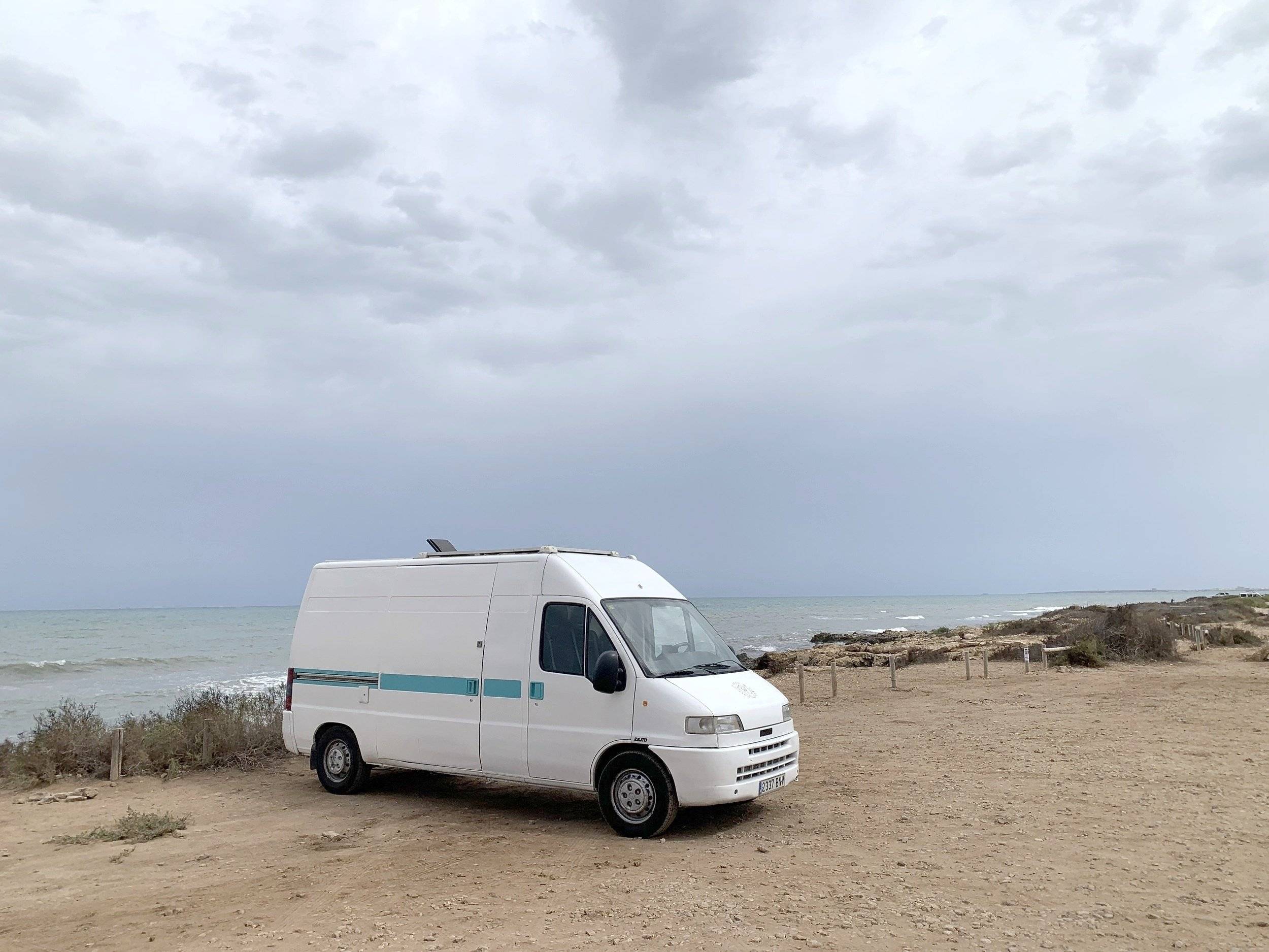 schräge Vorderansicht Fiat Ducato 2.8 JTD - Yescapa