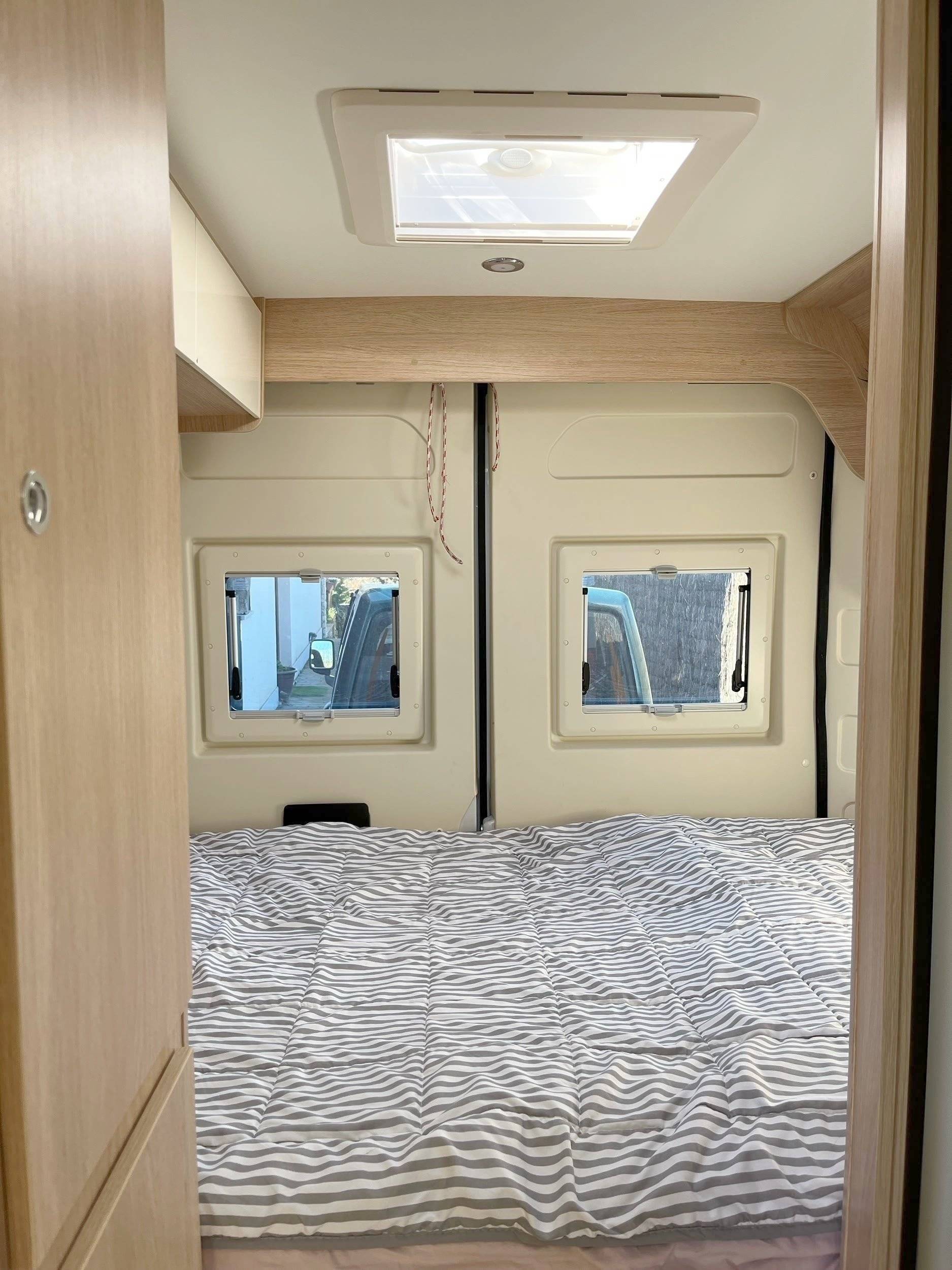 Couchages Peugeot 2,2 l 120 ch - Yescapa