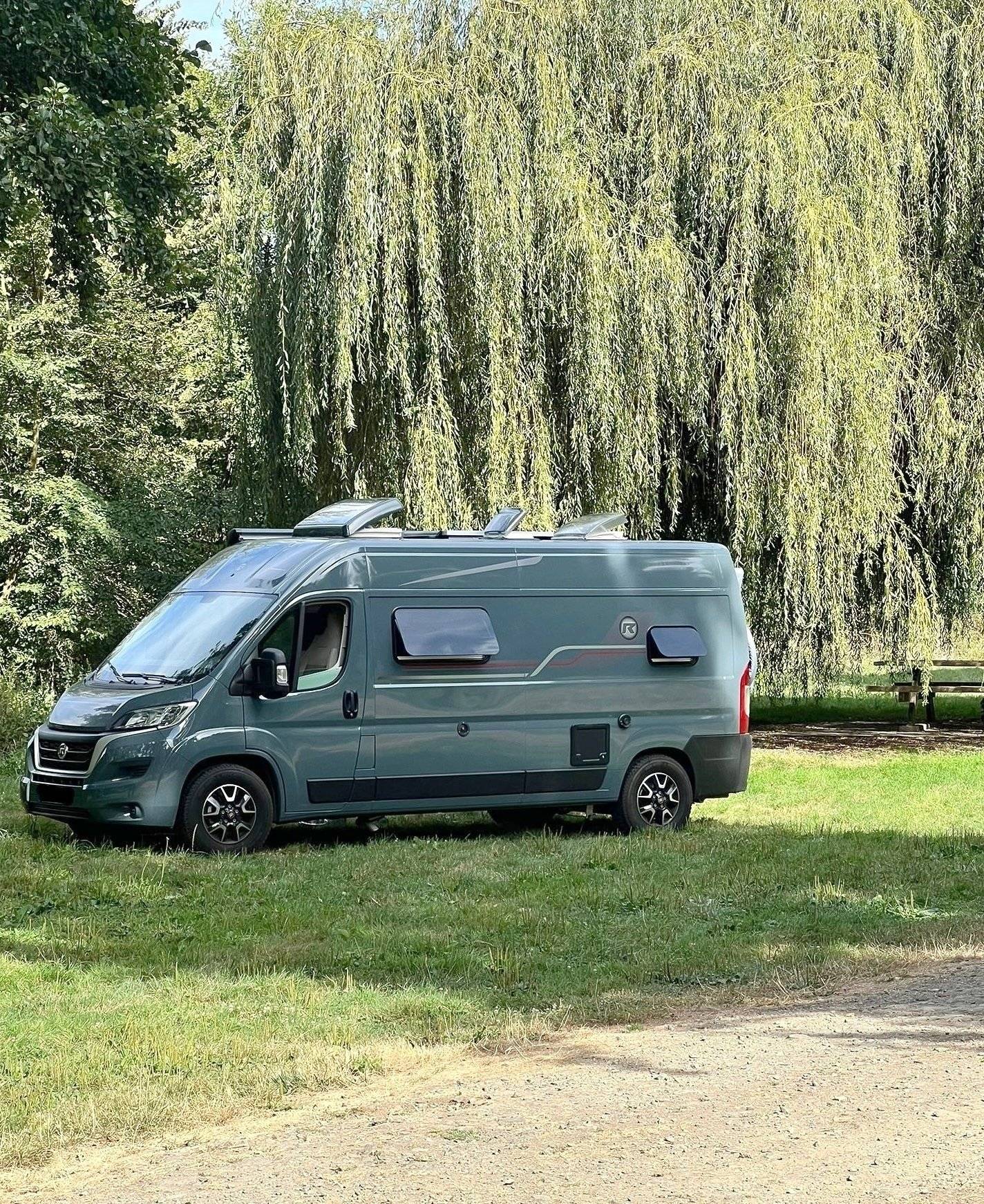 Vista del vehicle angle davanter Fiat Fiat Ducato 2.2l 140 CV - Yescapa