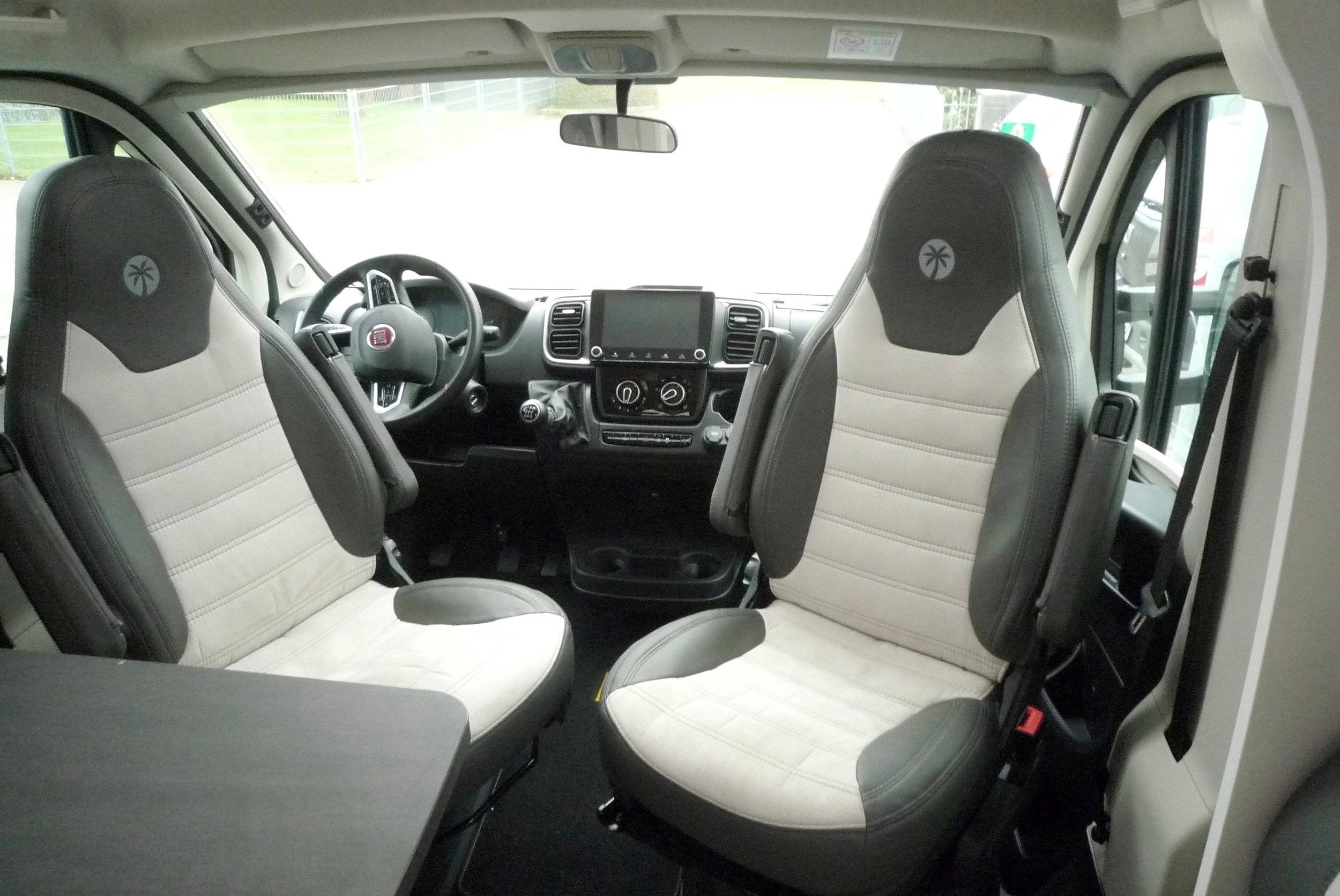 Sunlight  T67 mit Markise- Solar- Radheckträger- Navi- RFK