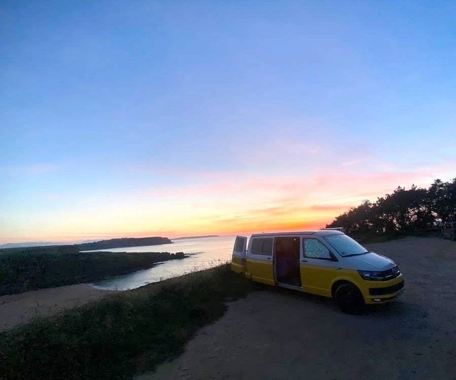 Volkswagen Transporter T6 (Amarilla)