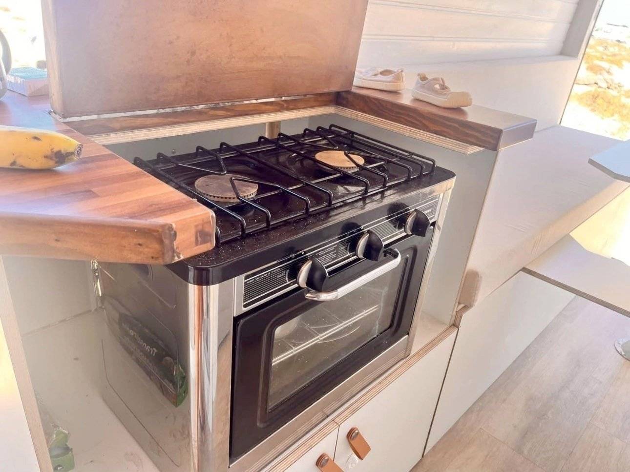 Kitchenette Volkswagen CRAFTER 32 L2 H2 - Yescapa