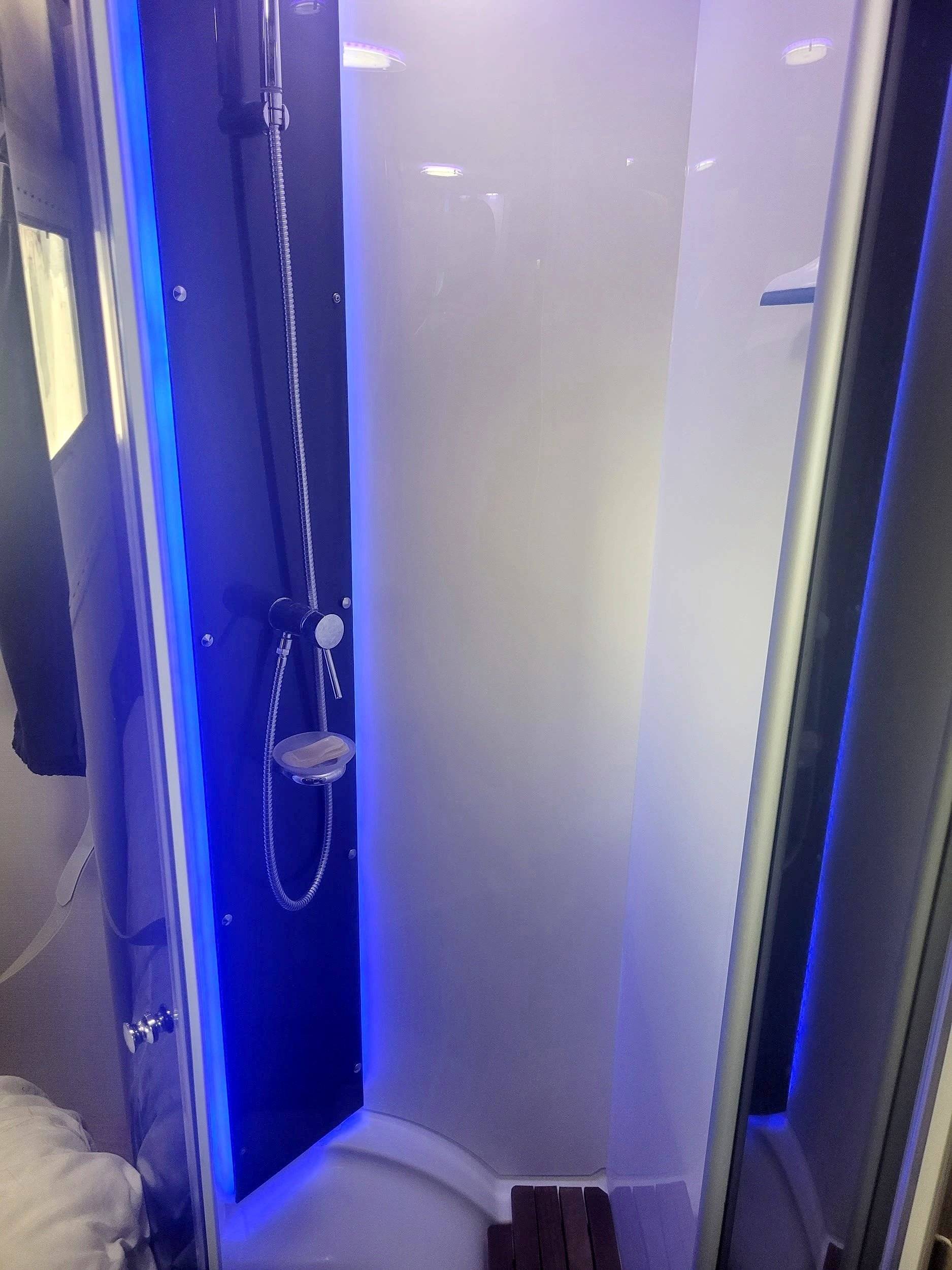 Challenger Graphite 288 , 170 PS