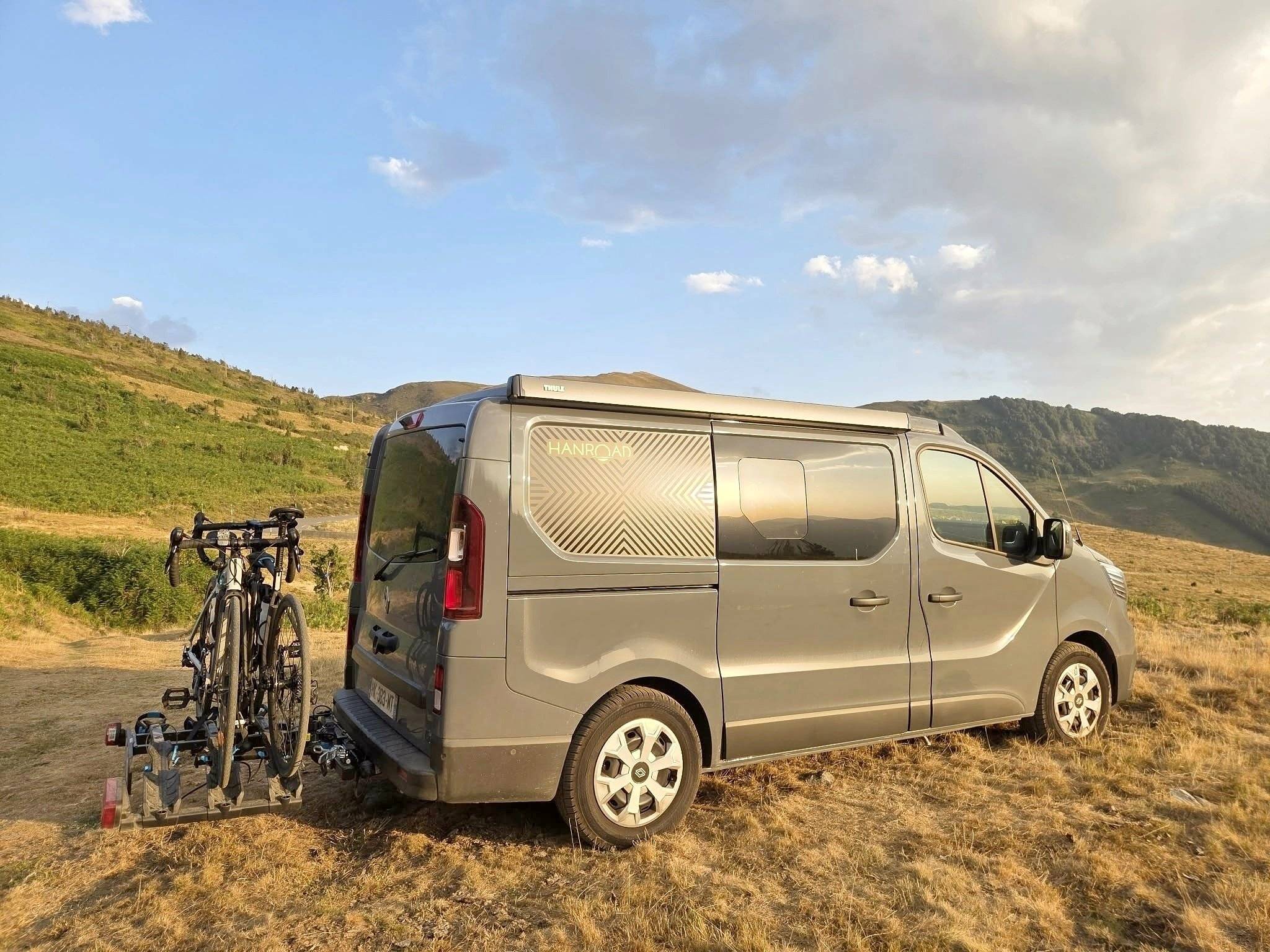 Vue avant de 3/4 Renault - Yescapa
