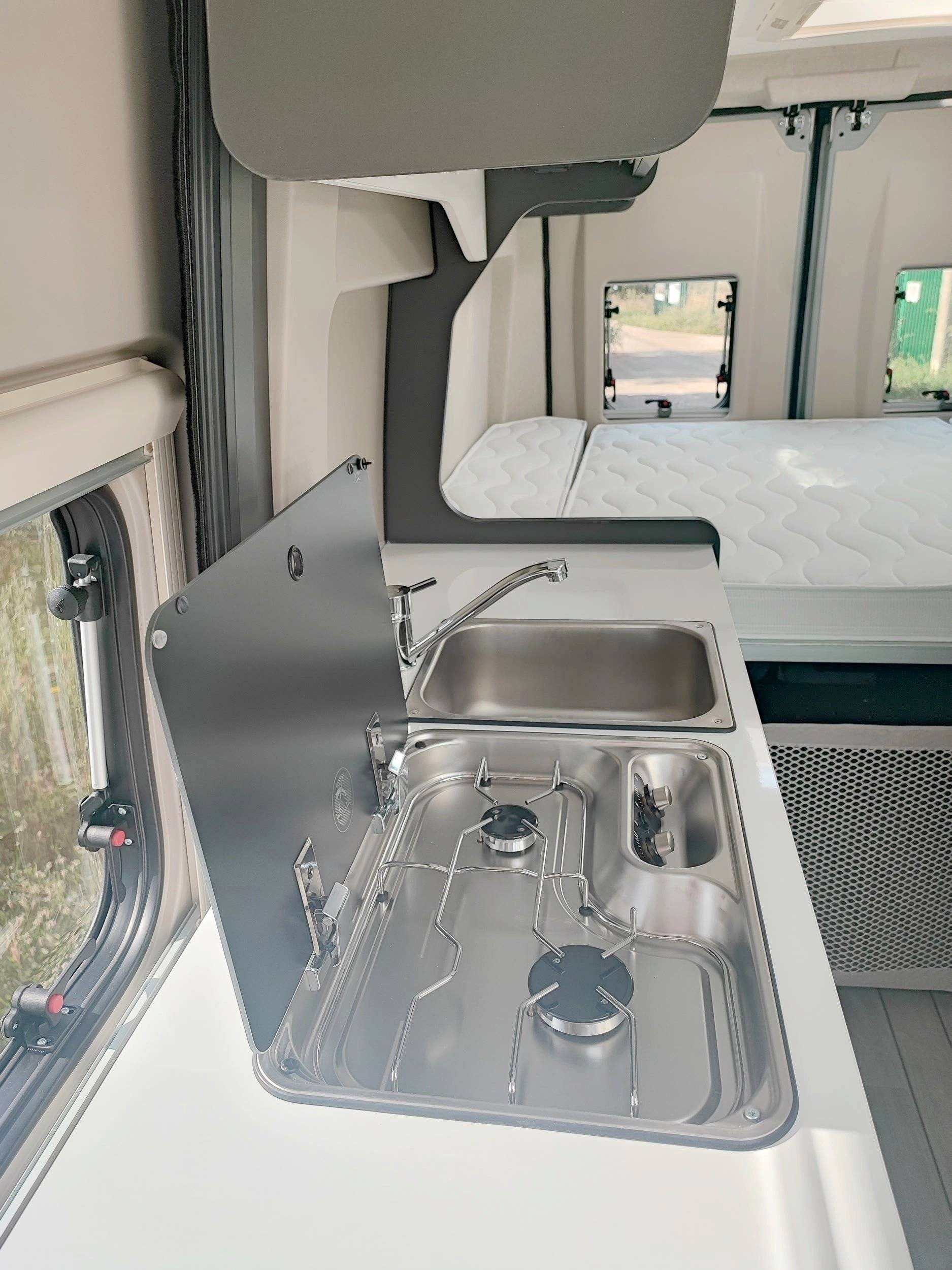 Mclouis Van 3 Luxe Edtion