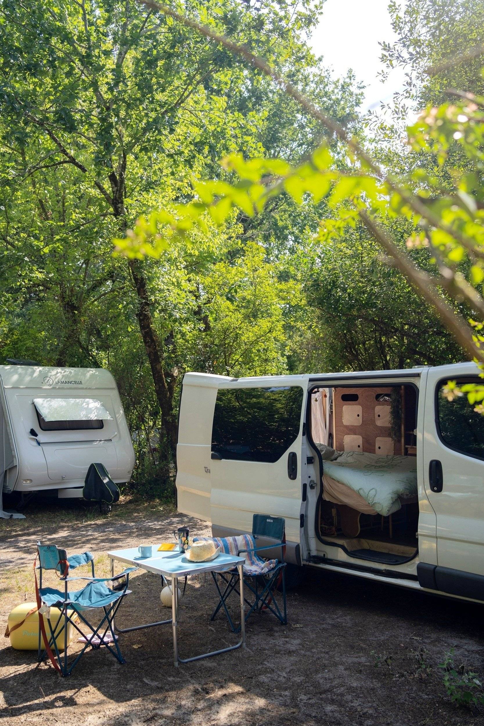 Dining Area Renault Trafic - Yescapa