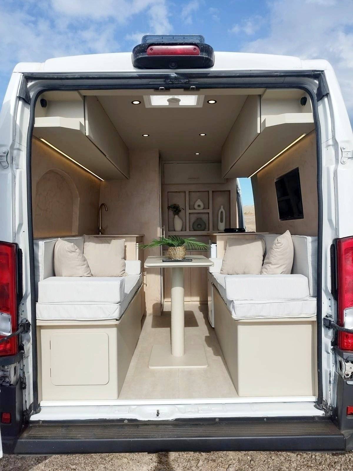 Coin repas Fiat Ducato 2,0 l 100 ch - Yescapa