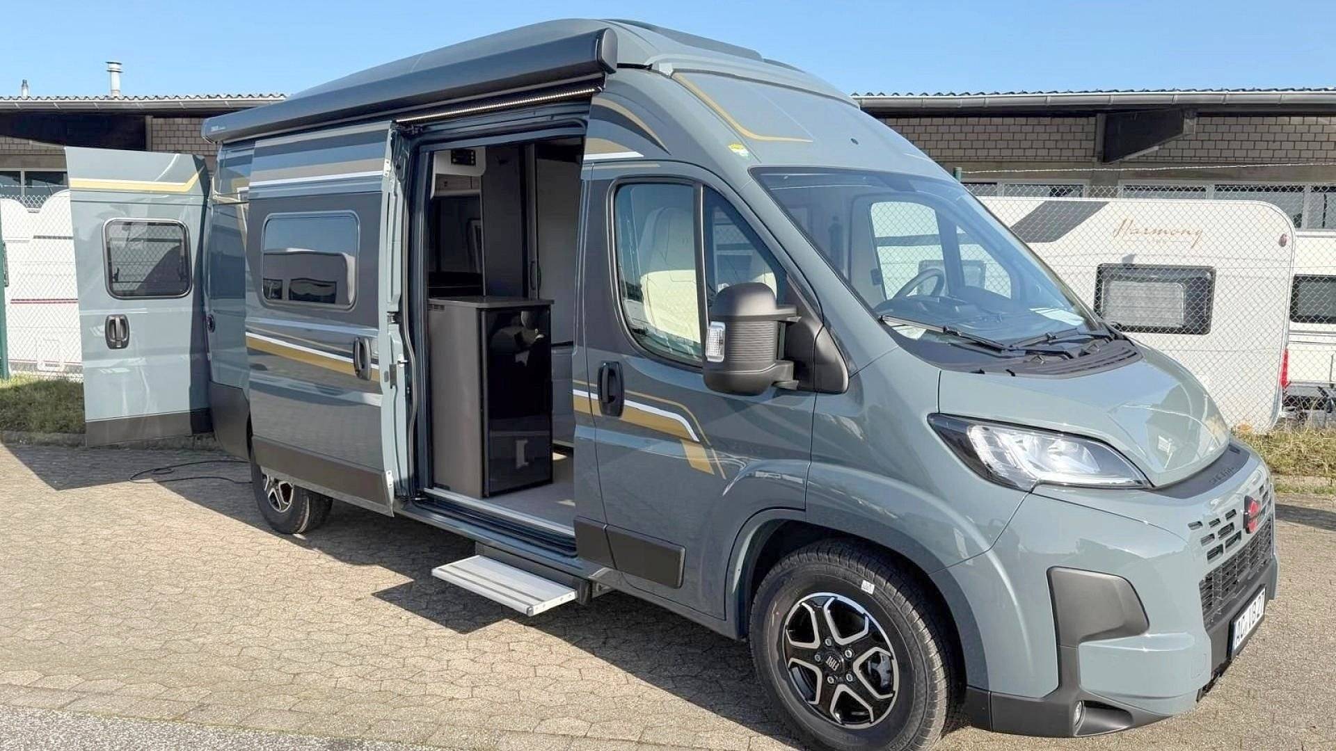 Vista del vehículo ángulo delantero Fiat Ducato 2,2 l 100 ch - Yescapa
