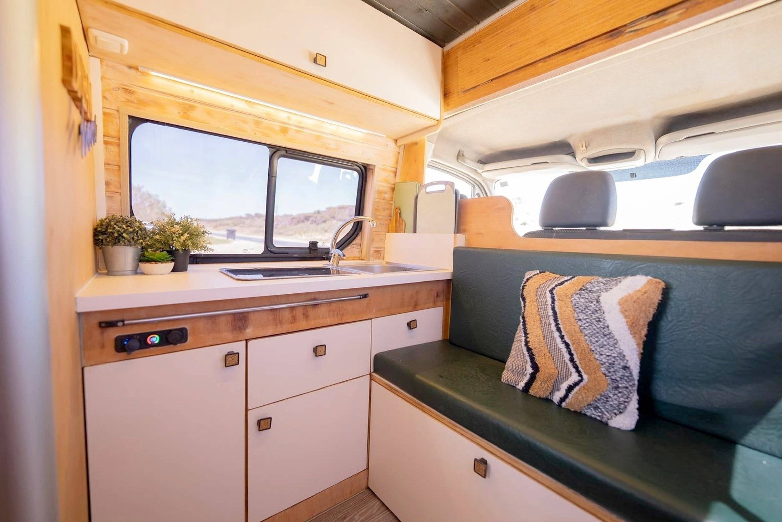 Plazas en cama Mercedes Sprinter 315 cdi 150cv - Yescapa