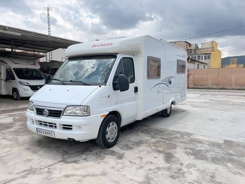 schräge Vorderansicht Fiat Ducato 2,8 l 115 ch/Al-Ko - Yescapa
