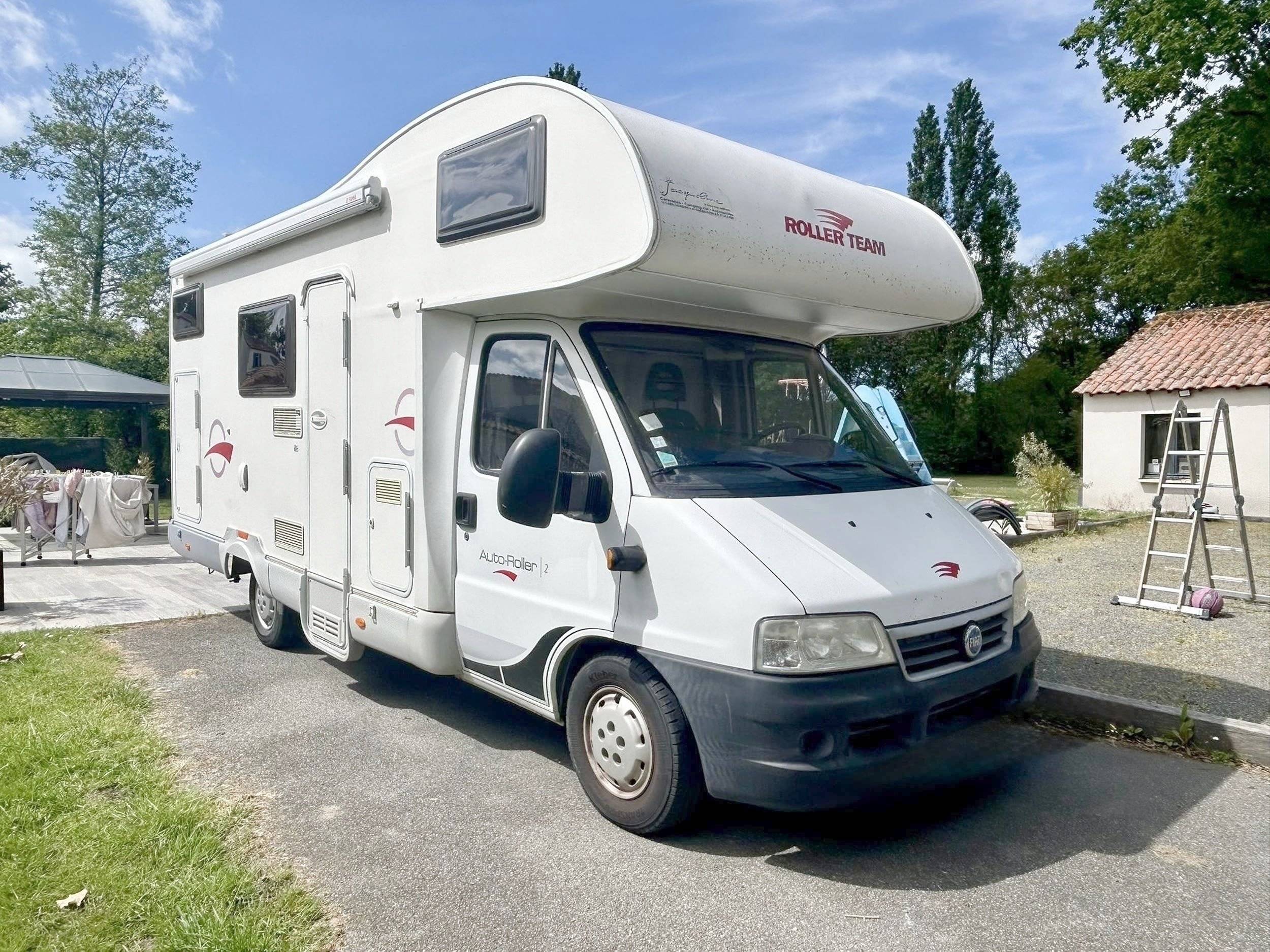 Vista de 3/4 Fiat Ducato 2,3 jtd 110cv - Yescapa