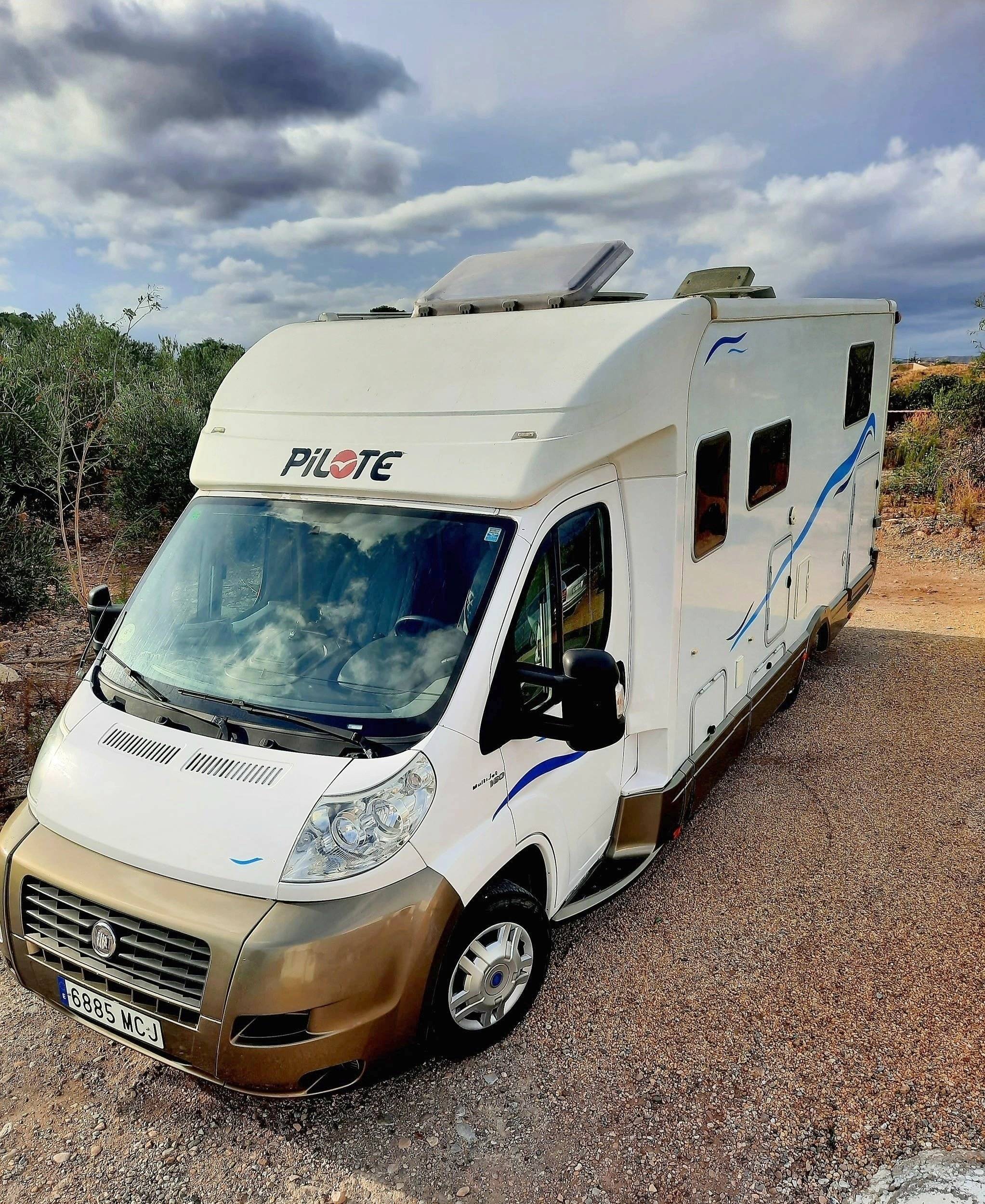 Vista frontale a ¾ Fiat Fiat ducato - Yescapa