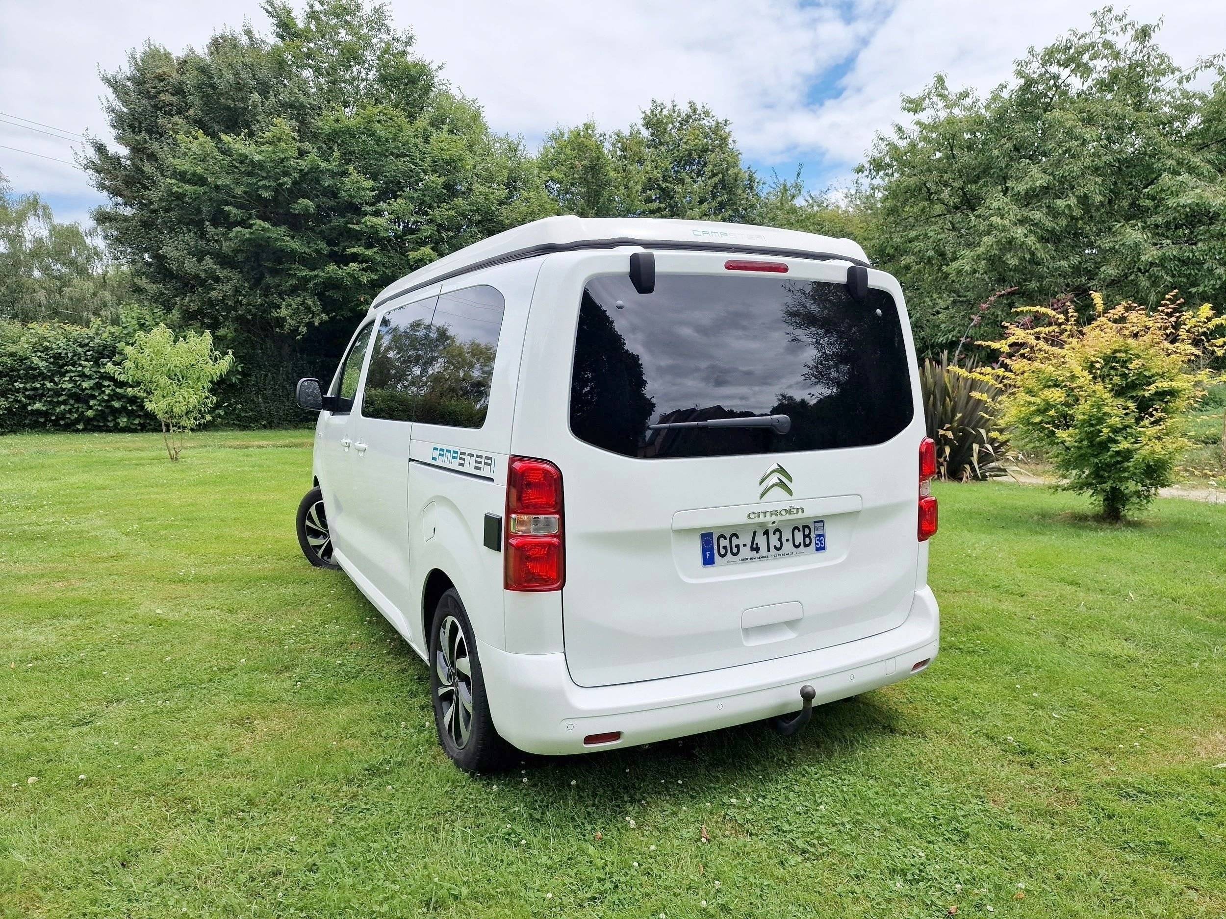 Ansicht von hinten Citroën Jumpy 2,0l 145ch - Yescapa