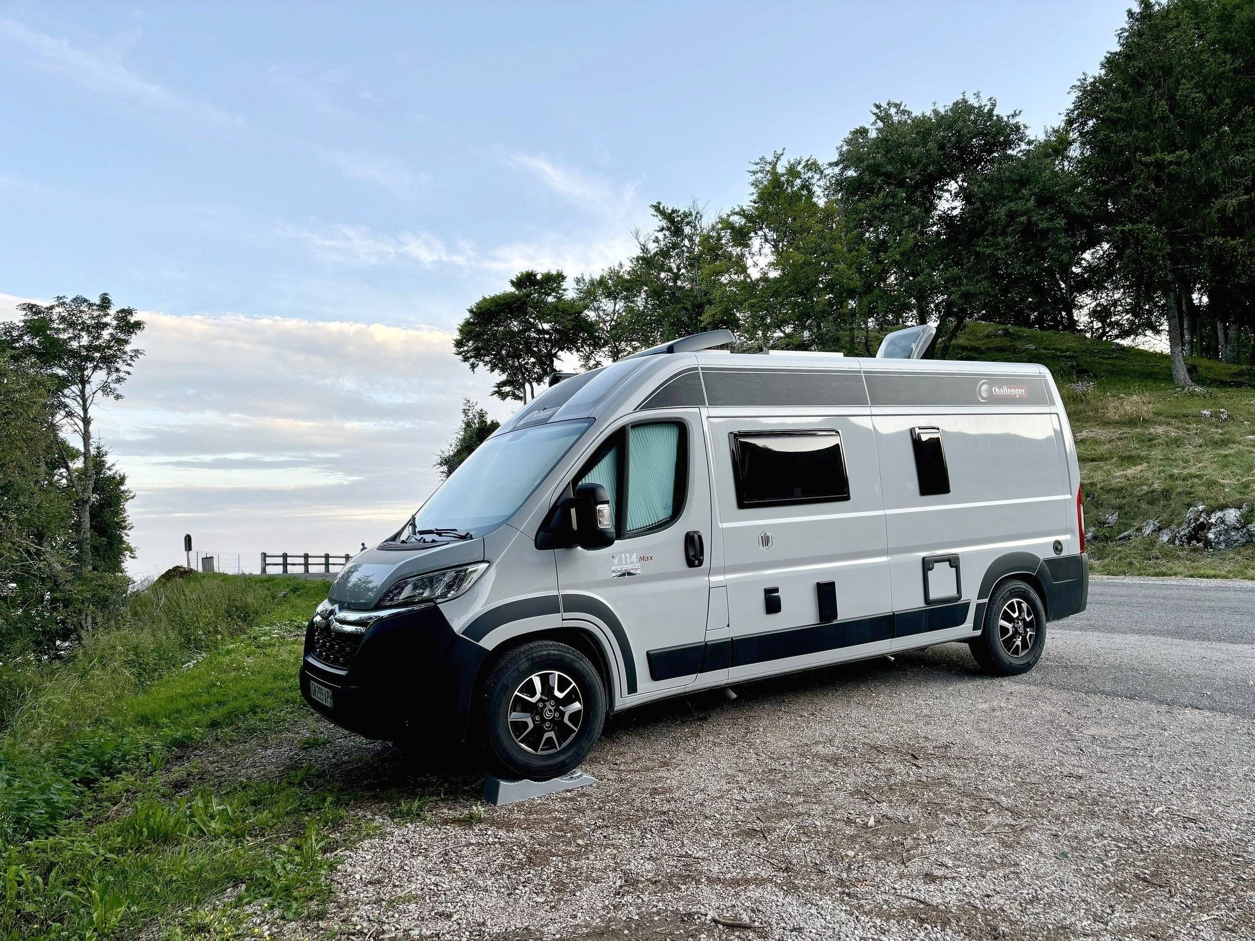Front view from 3/4 Citroën - Yescapa