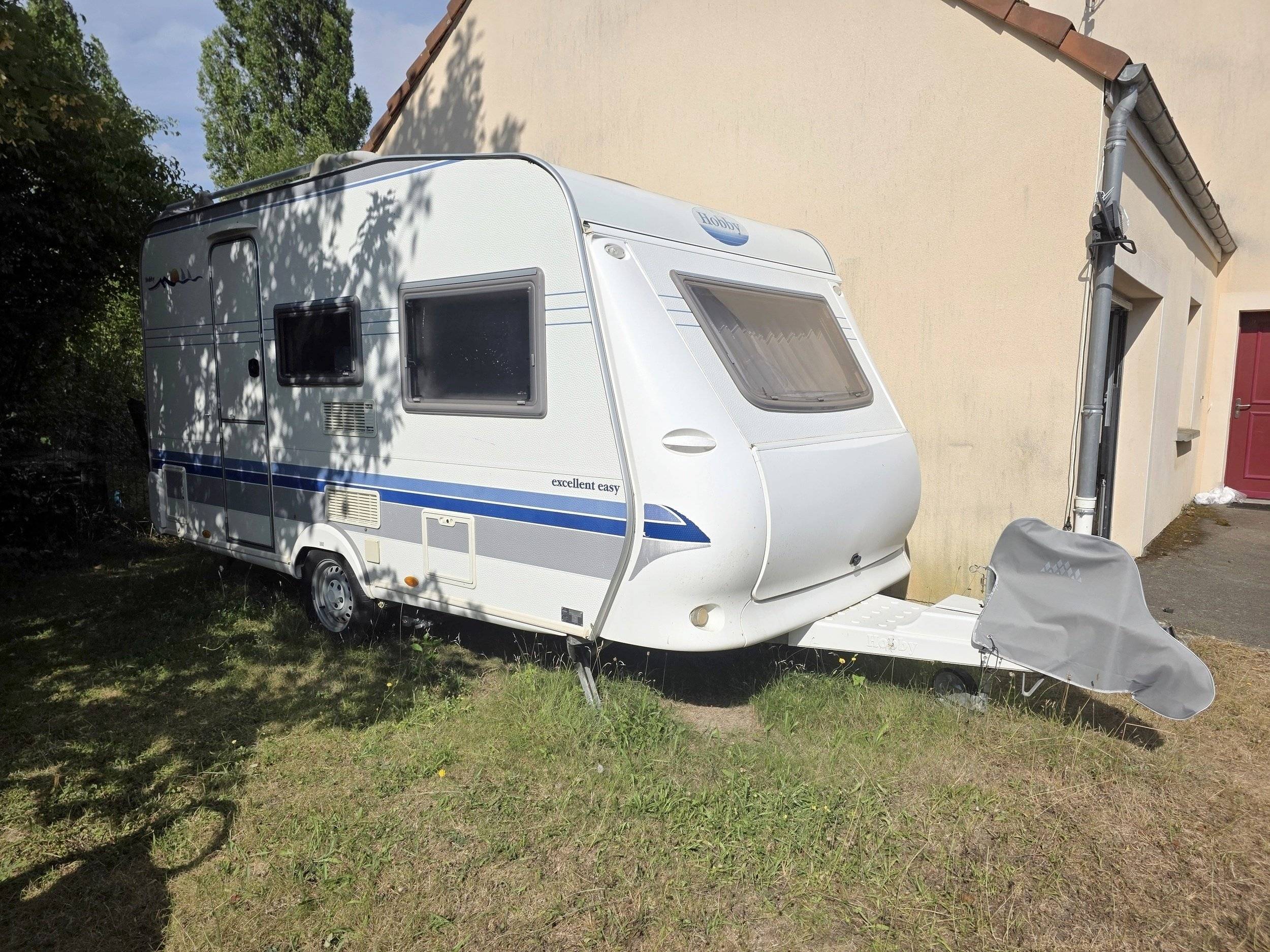 schräge Vorderansicht Hobby Hobby - Yescapa