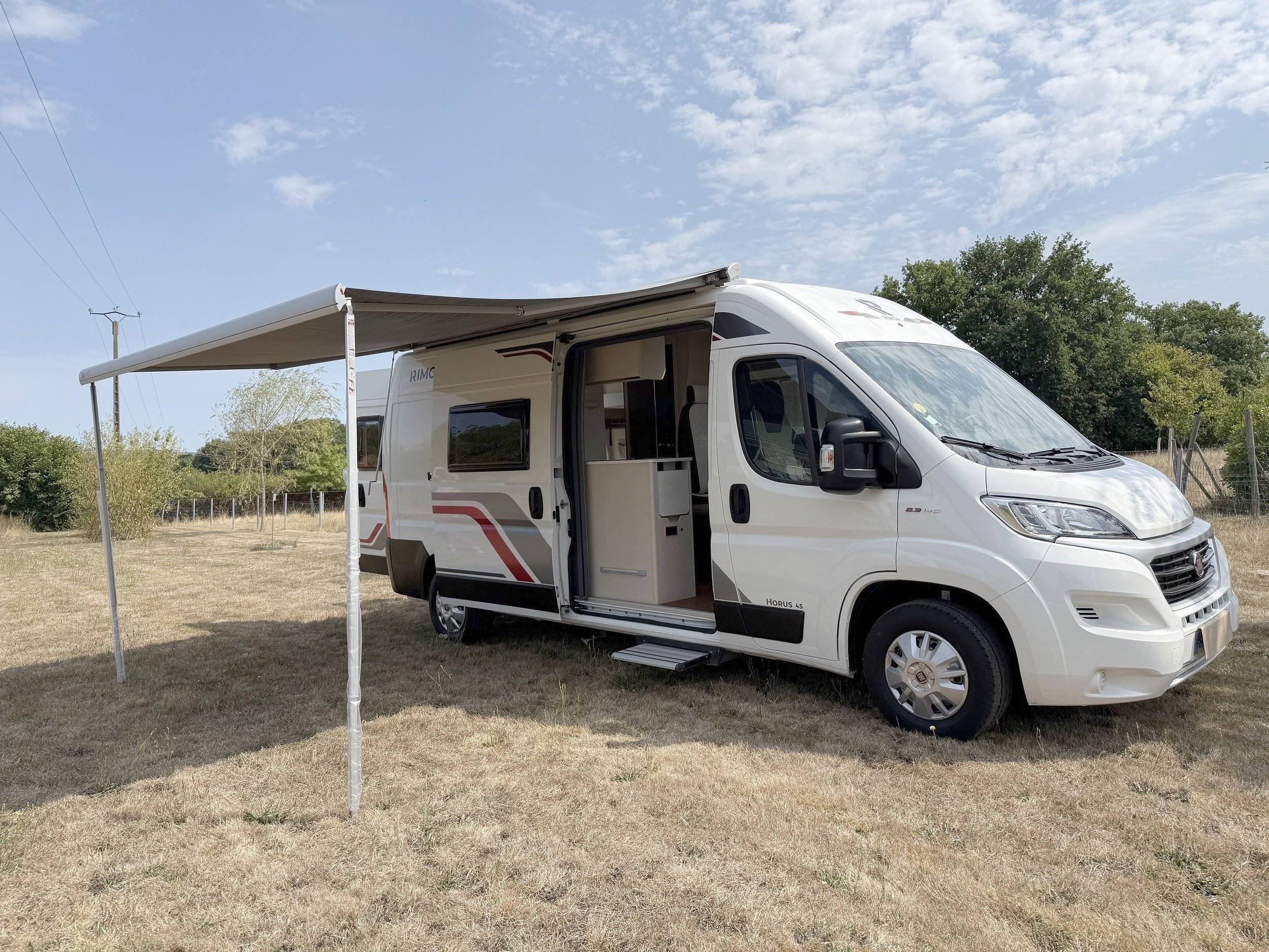 schräge Vorderansicht Fiat Ducato 2,3 l 130 ch - Yescapa