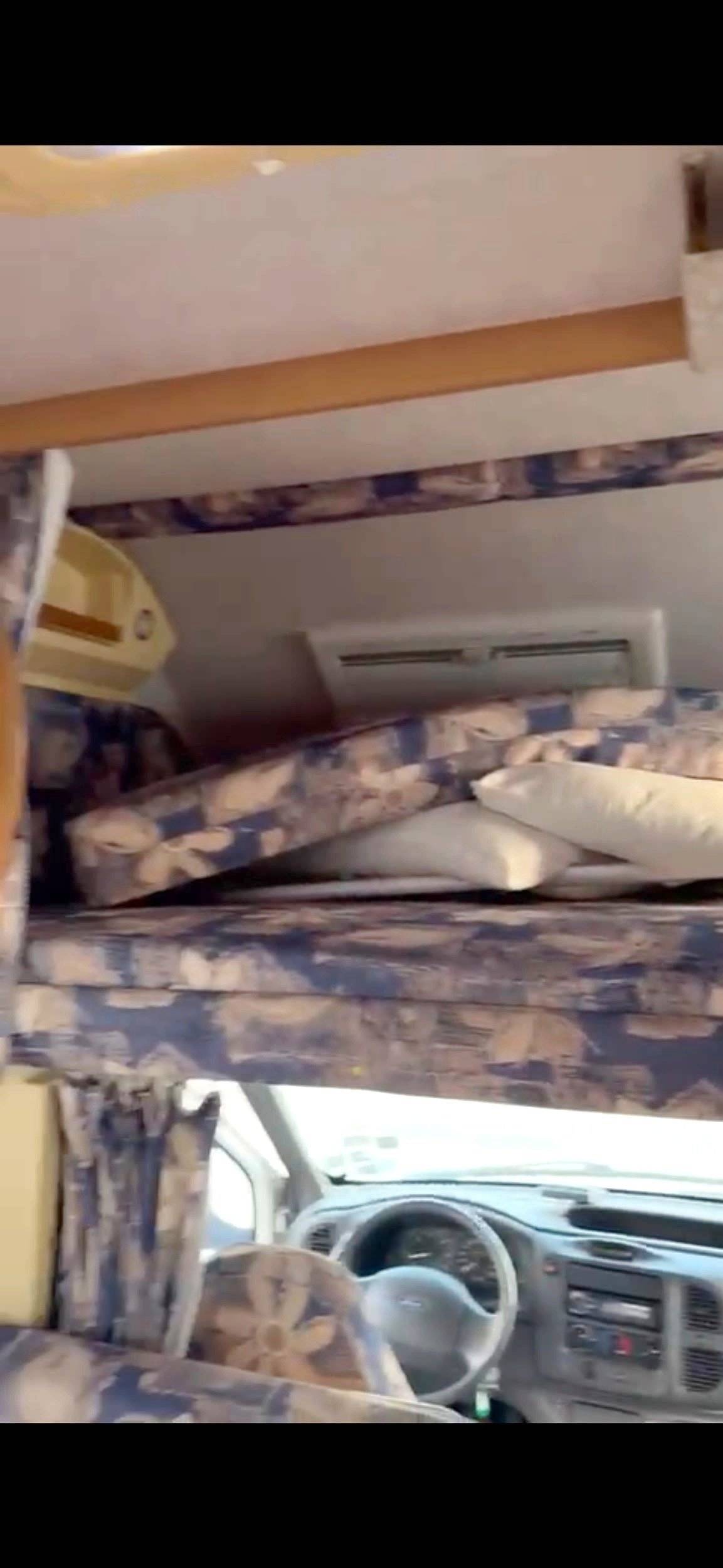 Dormidas Ford Transit 2,4 l 115 ch - Yescapa