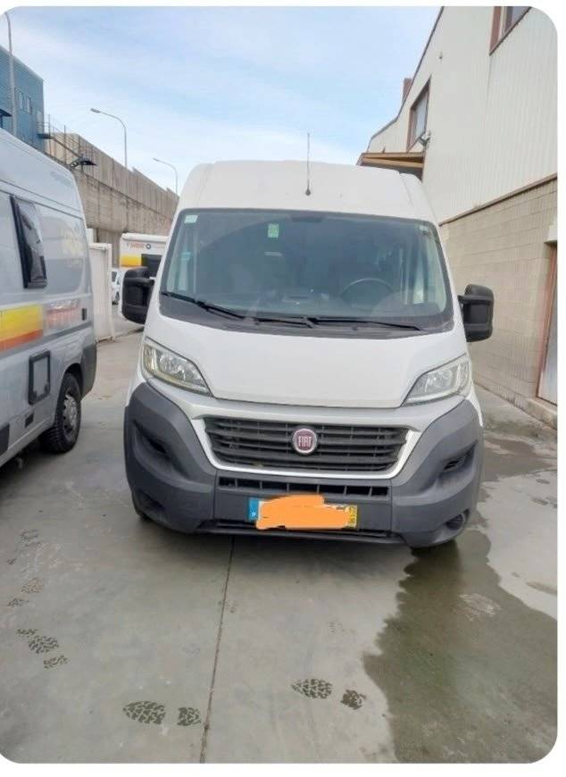 Vista del vehículo ángulo delantero Fiat 2,0 l 115 ch - Yescapa