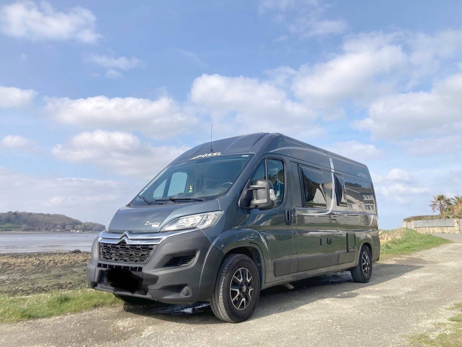 schräge Vorderansicht Citroën Jumper 2,2 l 130 ch - Yescapa