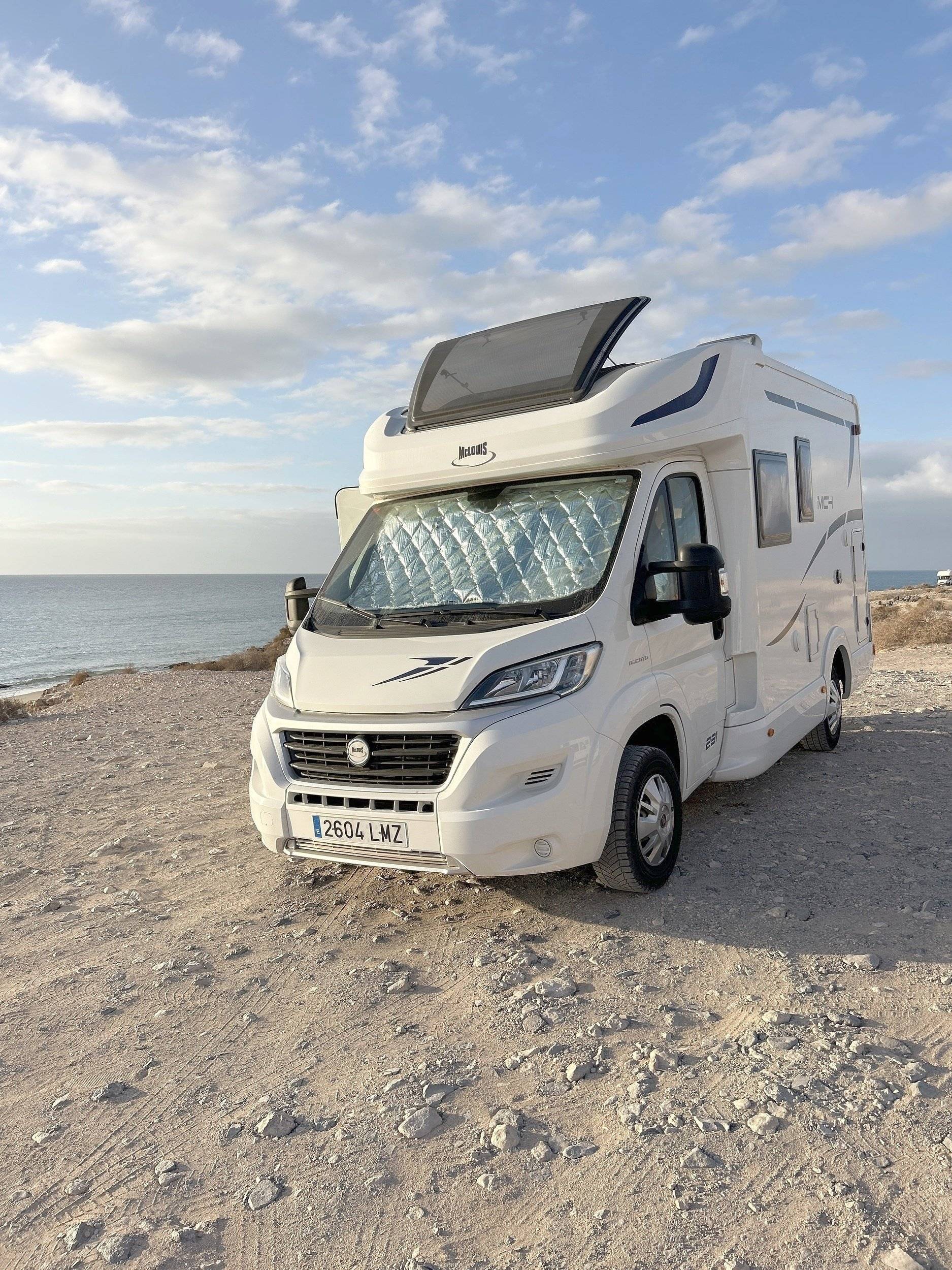 schräge Vorderansicht Fiat Mc l - Yescapa