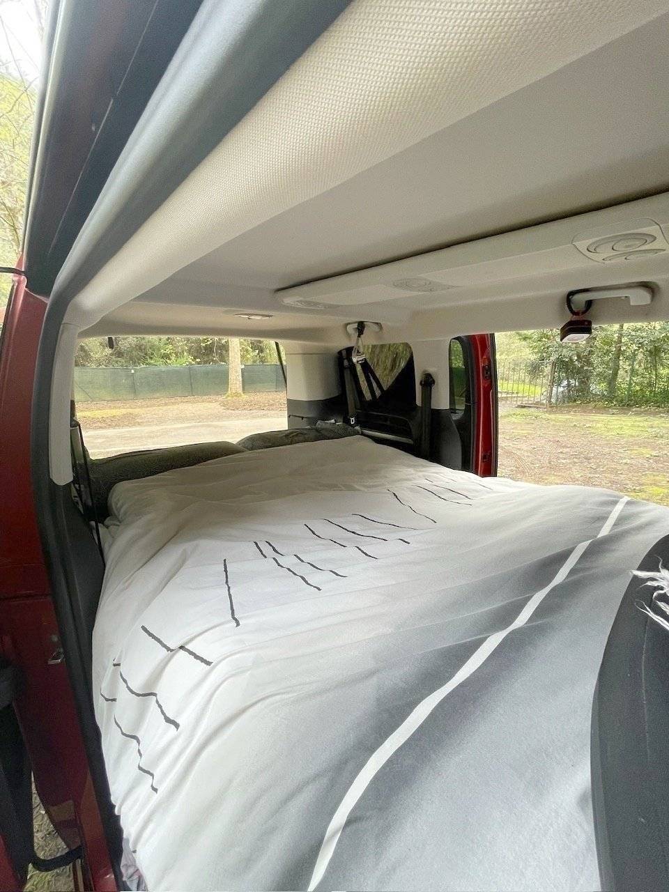 Couchages Citroën SpaceTourer - Yescapa
