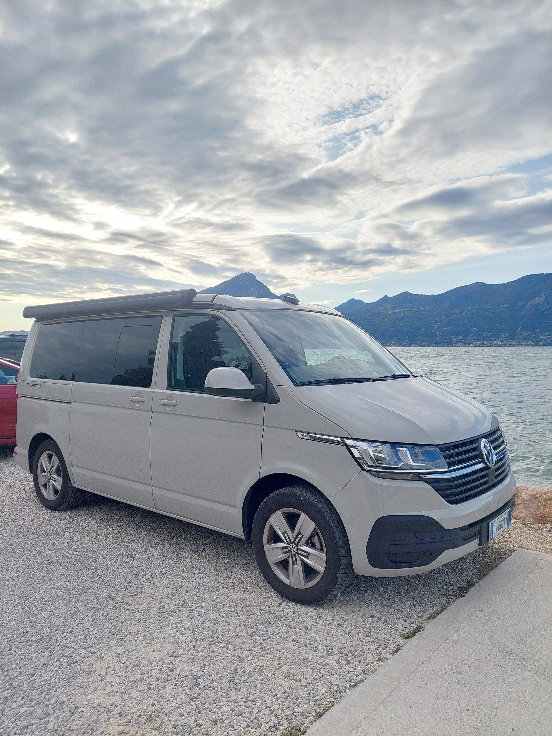 Front view from 3/4 Volkswagen California T6.1 - Yescapa