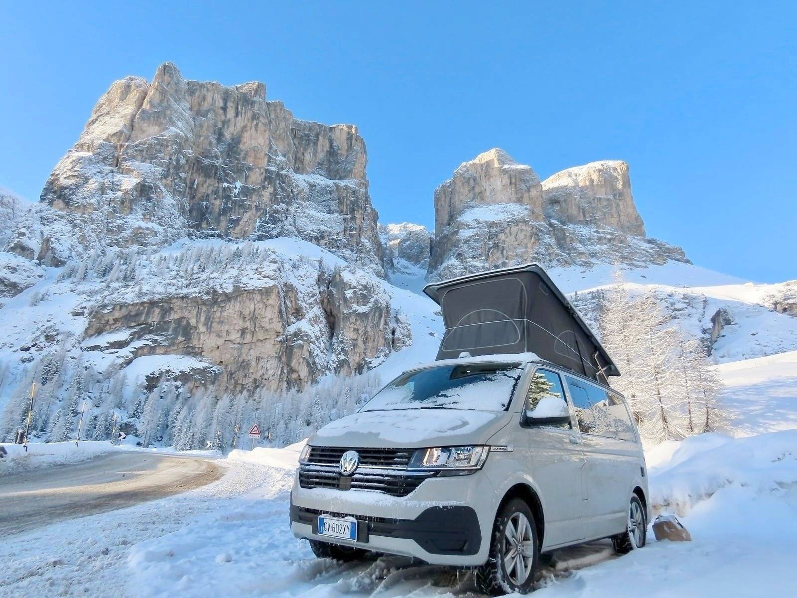 Vue avant de 3/4 Volkswagen California T6.1 - Yescapa