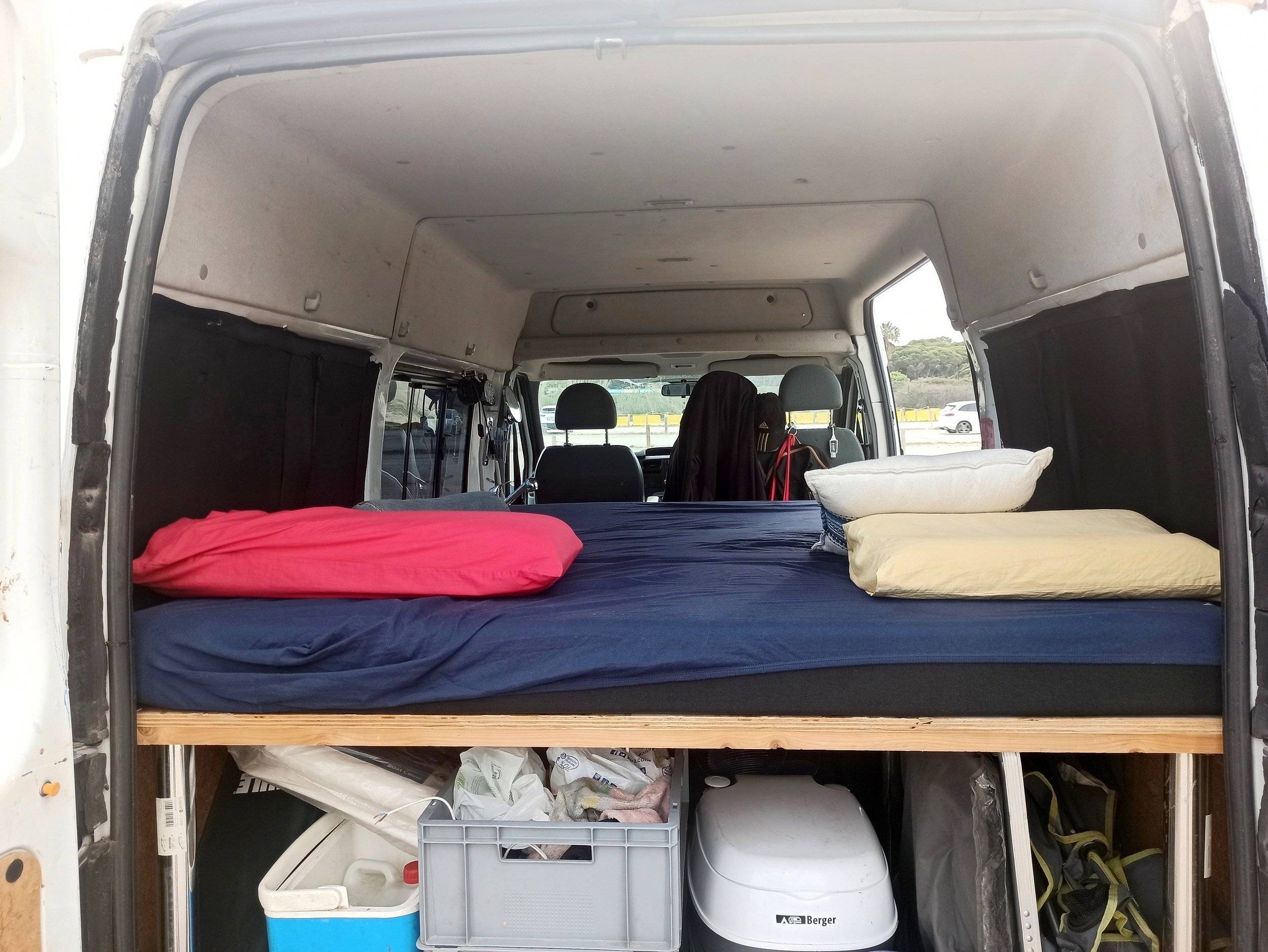 Plazas en cama Ford Transit 2,2 l TDCi 110 ch. - Yescapa