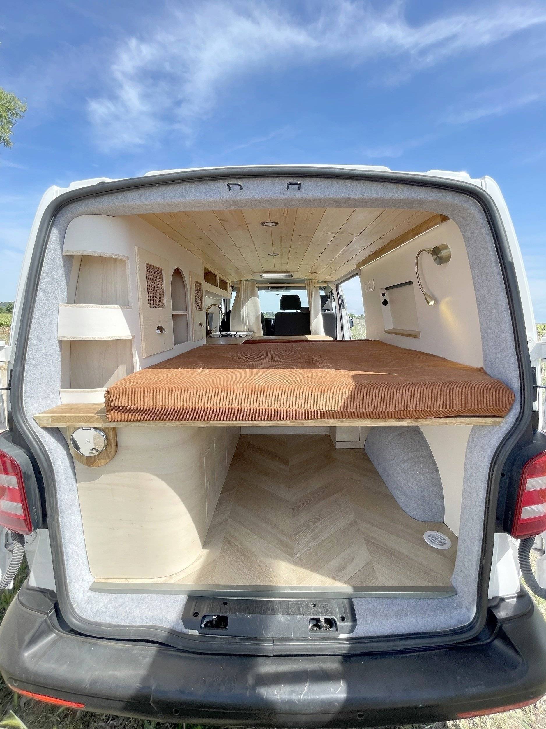 Vue avant de 3/4 Volkswagen - Yescapa