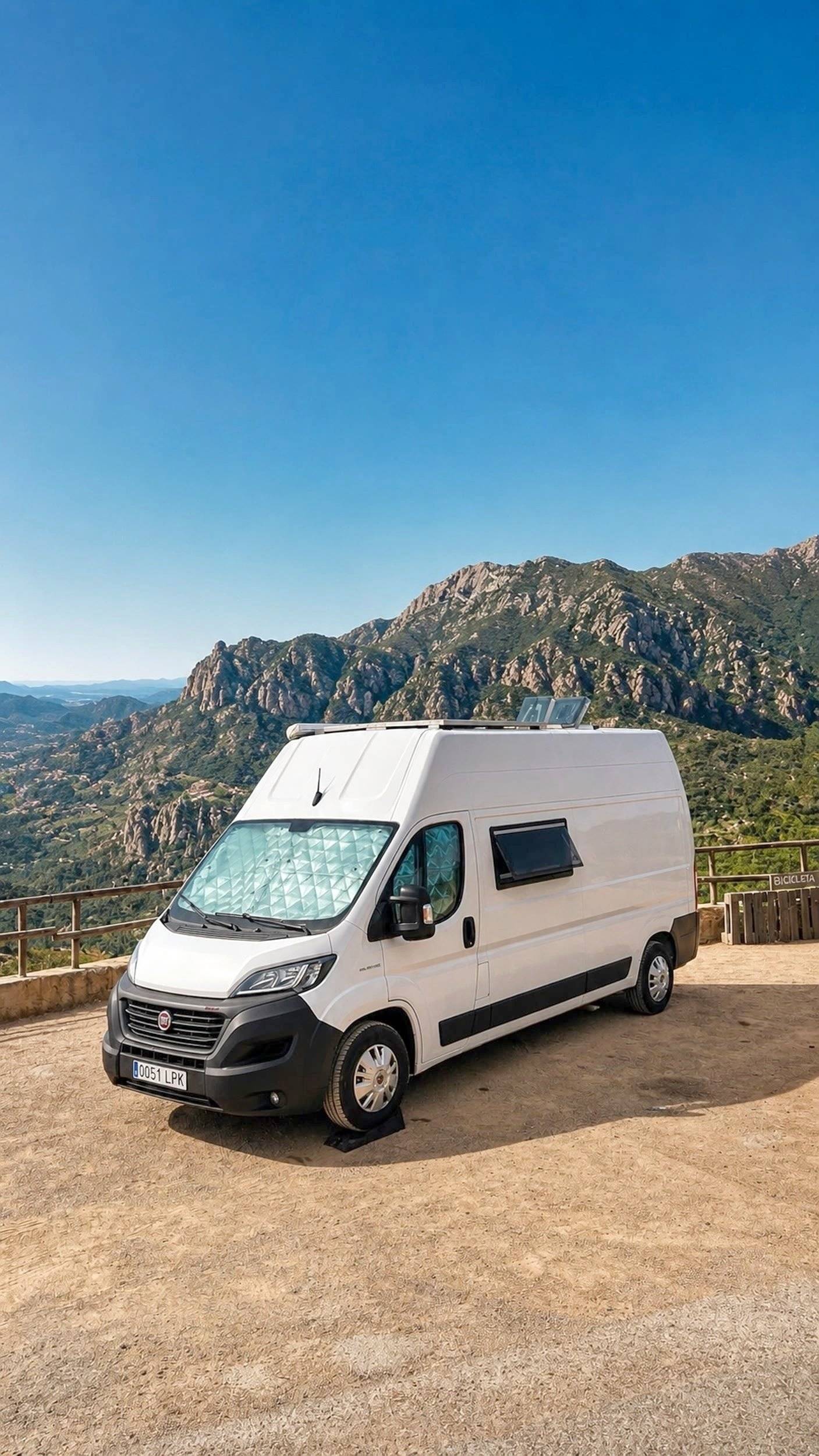 Front view from 3/4 Fiat Ducato 2,3 l 177 ch - Yescapa