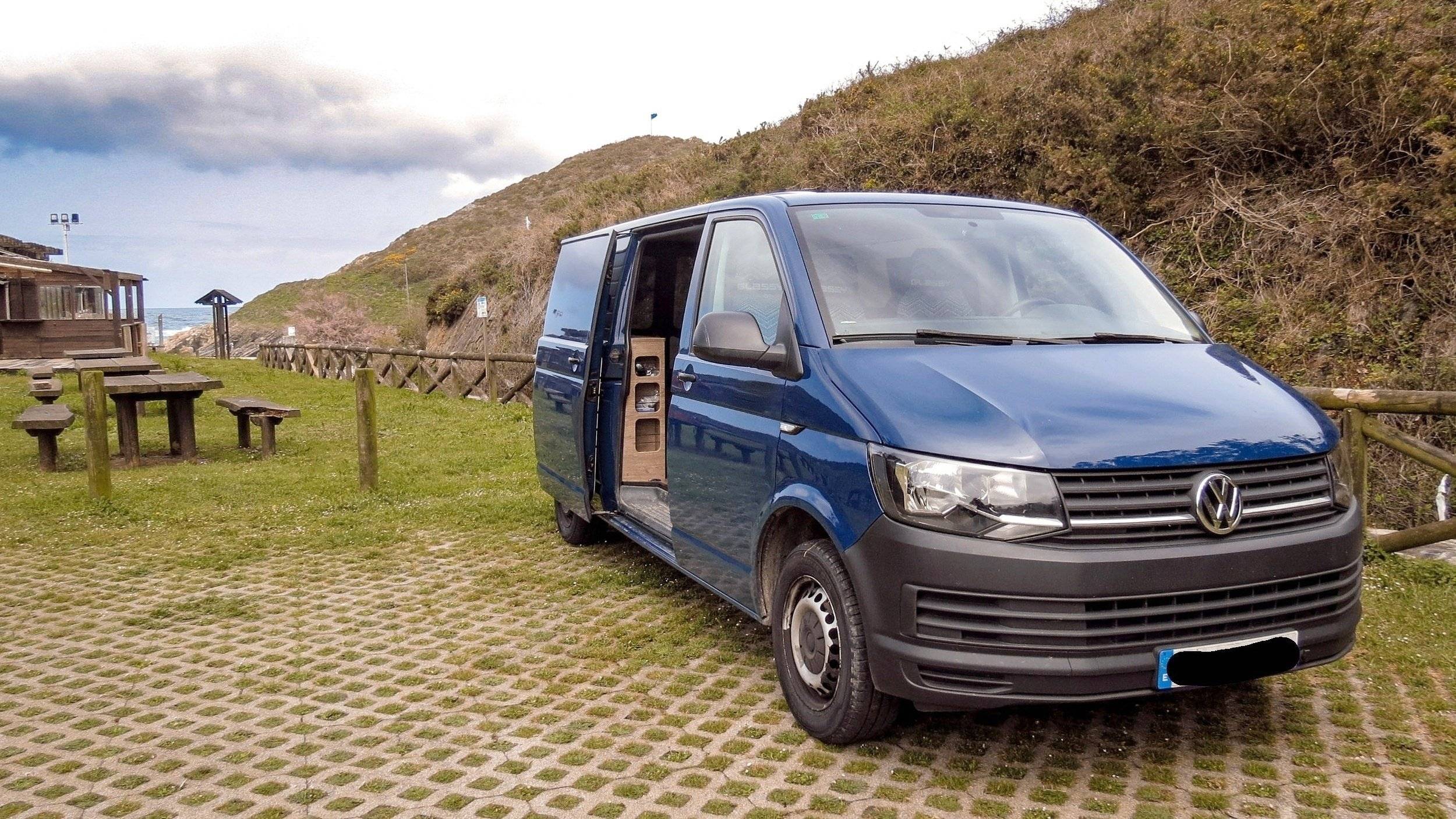 Vista de 3/4 Volkswagen T6 2,0 l 102 ch - Yescapa