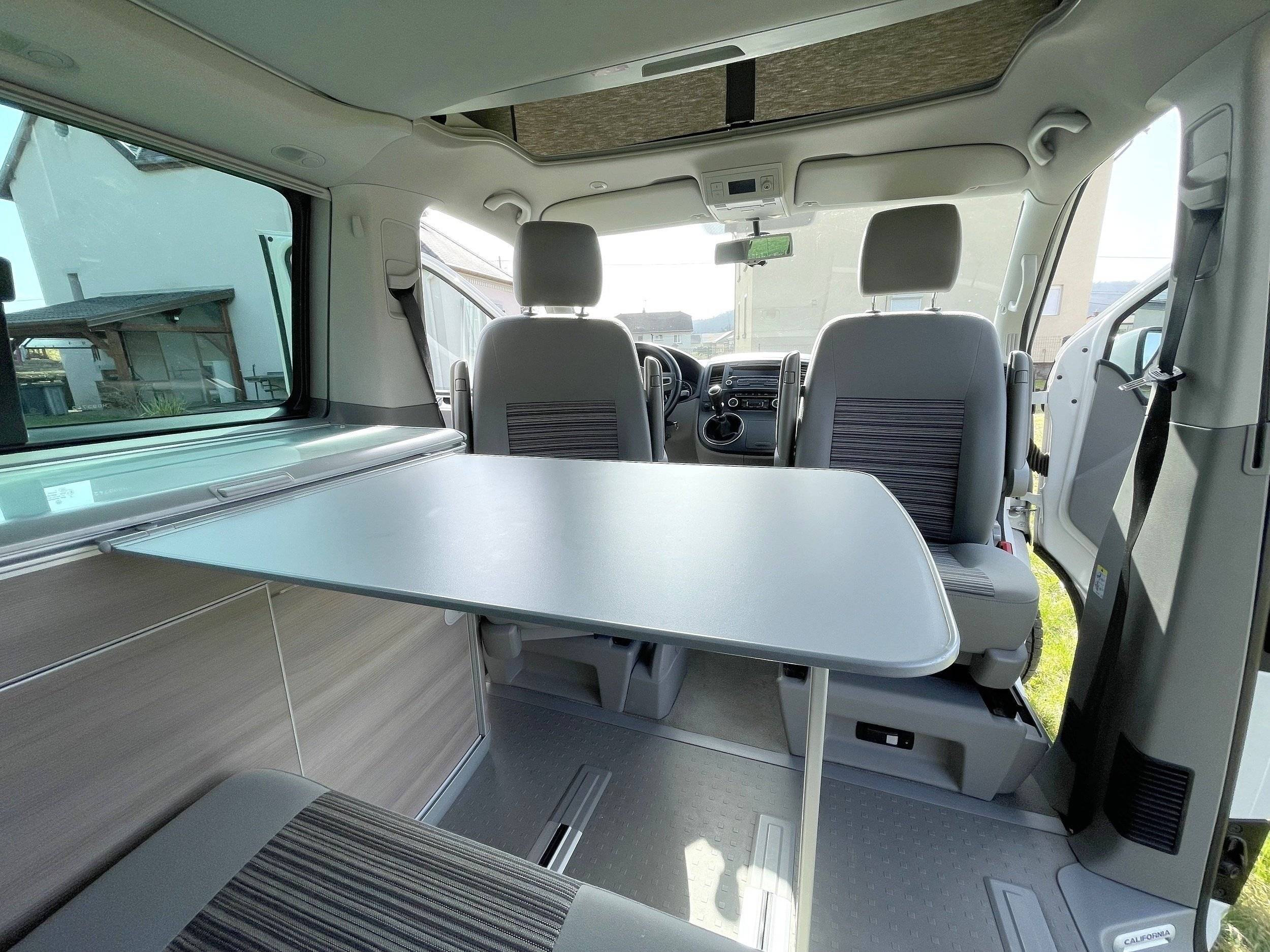 Dining Area Volkswagen 2,0 l 140 ch - Yescapa