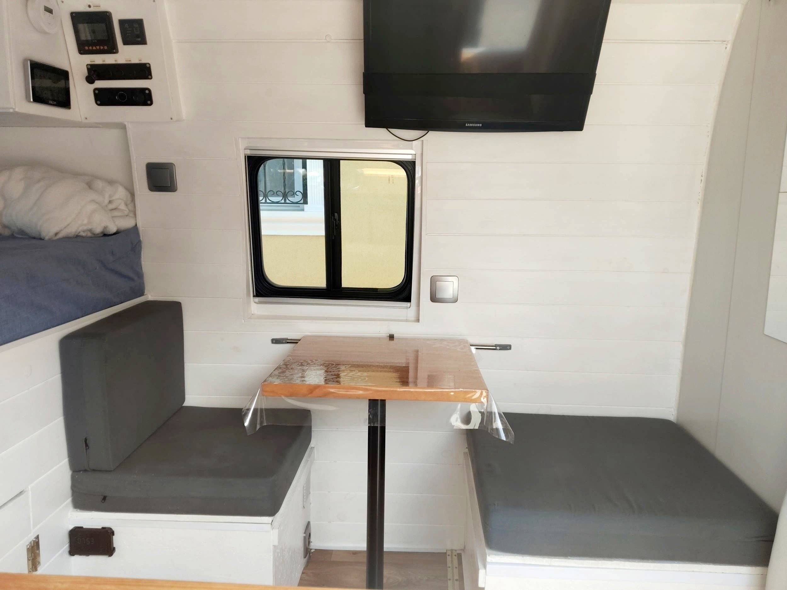 Área de jantar Renault Master 2,3 l 125 ch - Yescapa