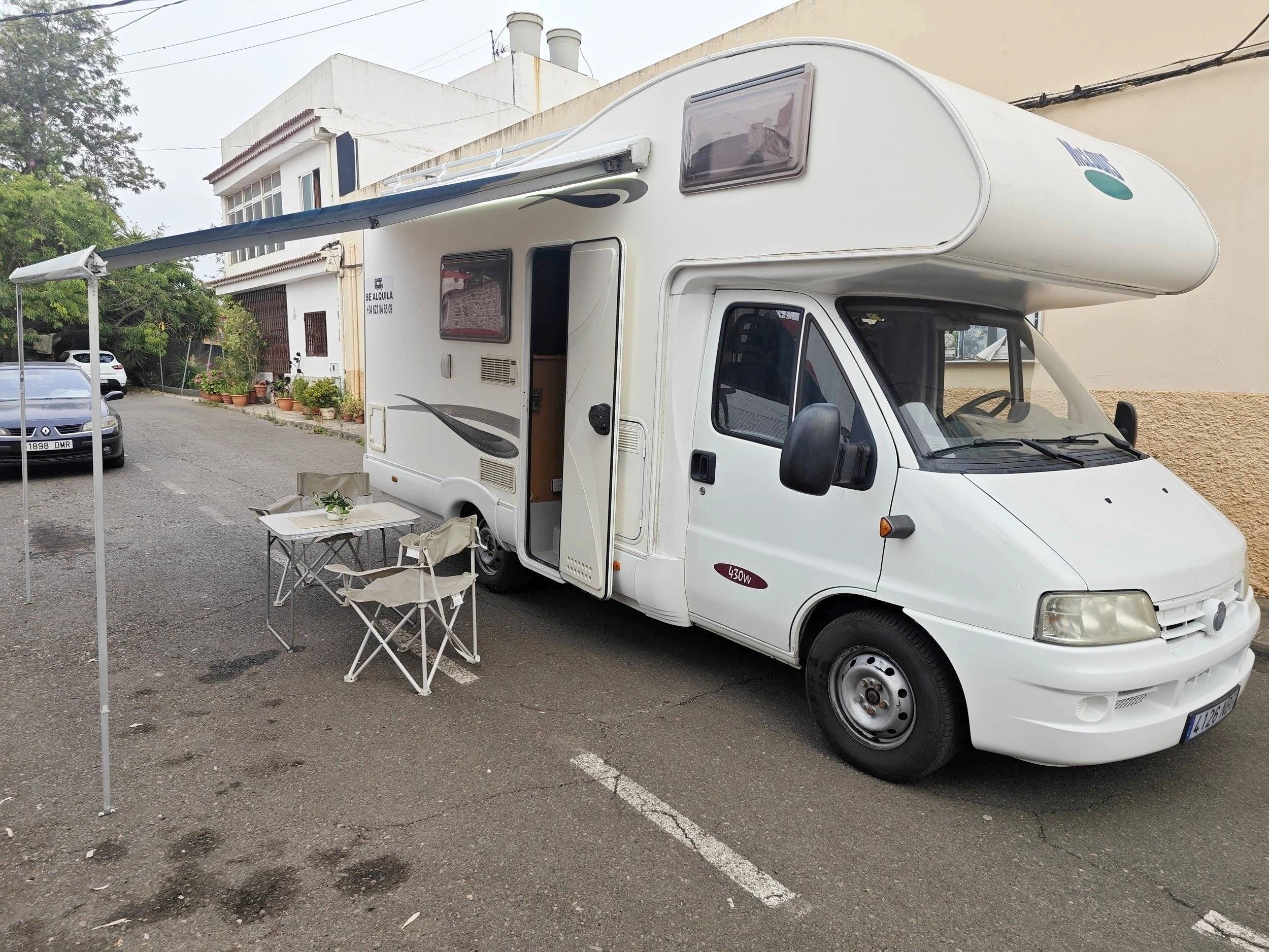 Front view from 3/4 Fiat Ducato 2,0 l 100 ch - Yescapa